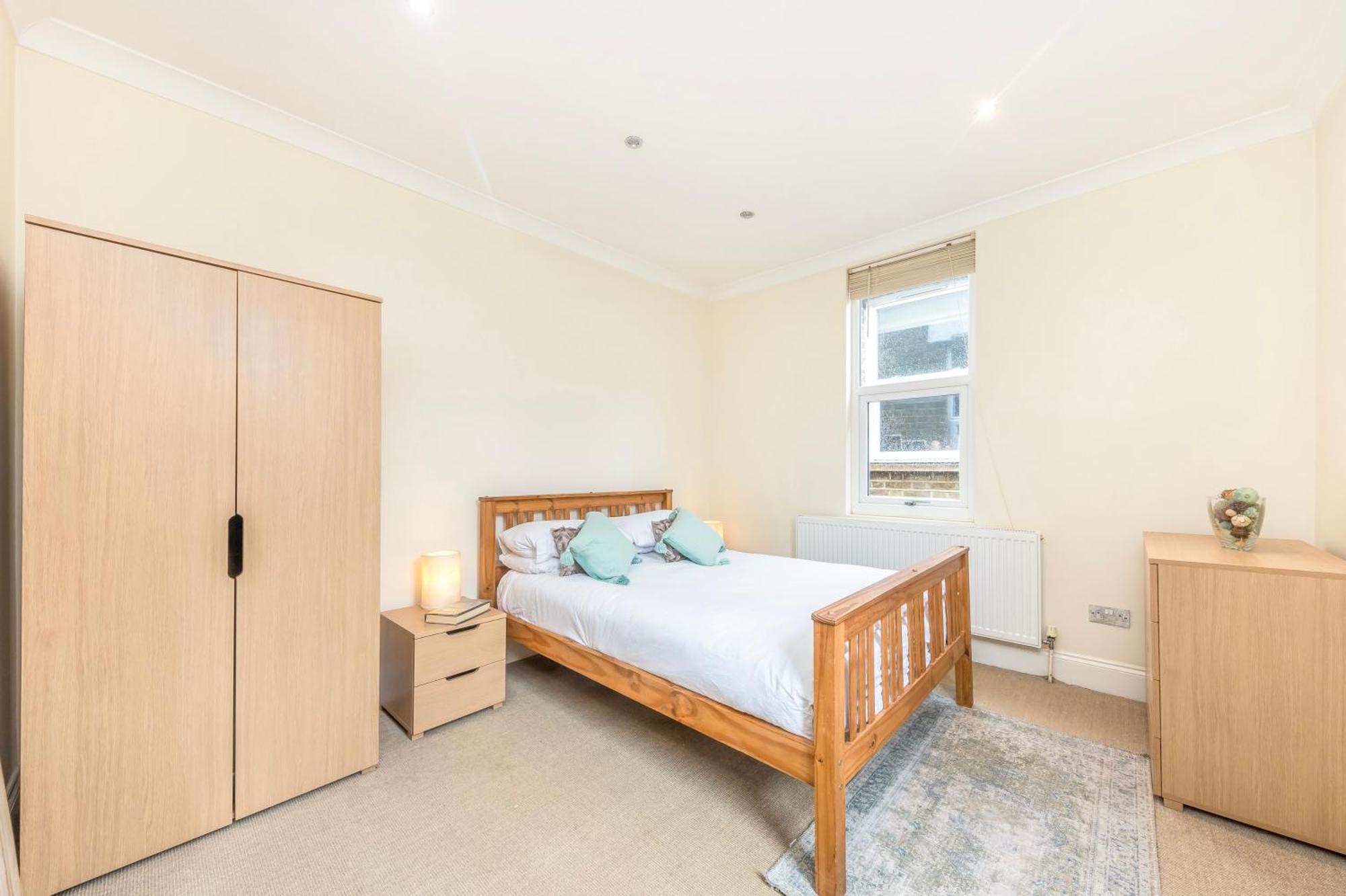 Hébergement de vacances Stylish & Spacious 3 Bed Victorian House Sleeps Up To 7 - Near O2, Museums, Excel, Mazehill Station 12 Mins Direct Into Bridge Londres