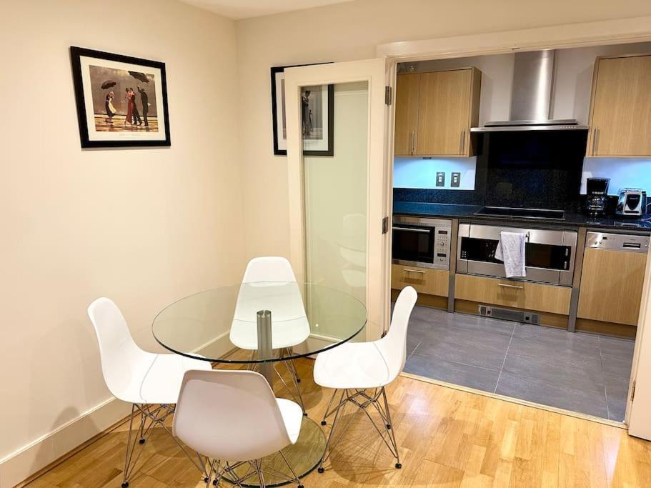 Stunning 2 Bed Thames River View - Lejlighed London