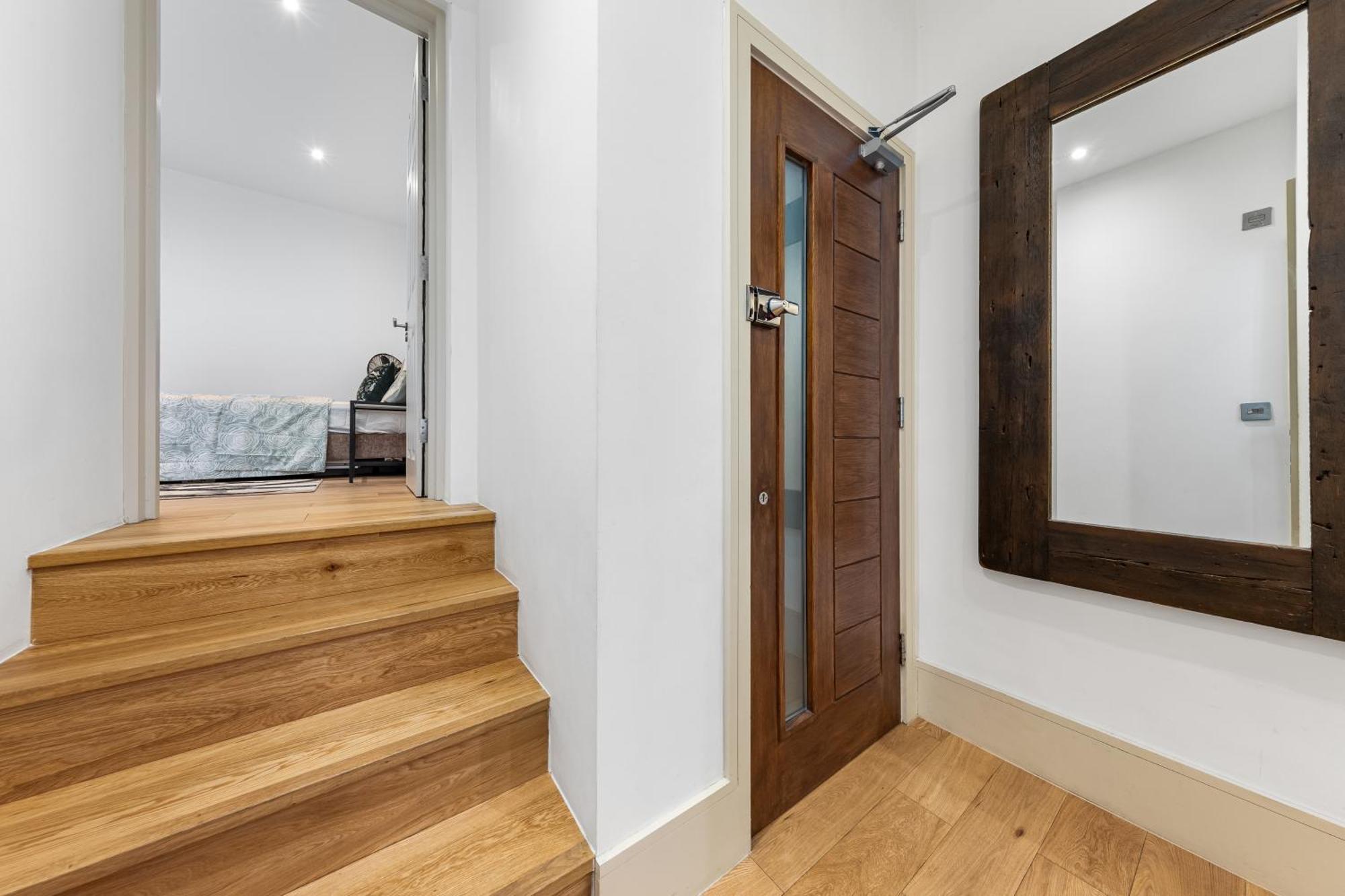 Modern Spacious 1 Bed Flat Near Richmond Park Leilighet London