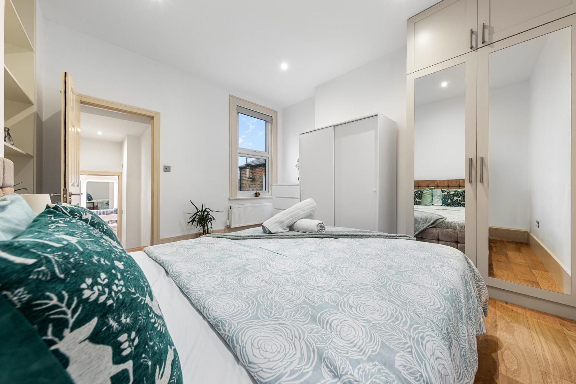 Modern Spacious 1 Bed Flat Near Richmond Park London