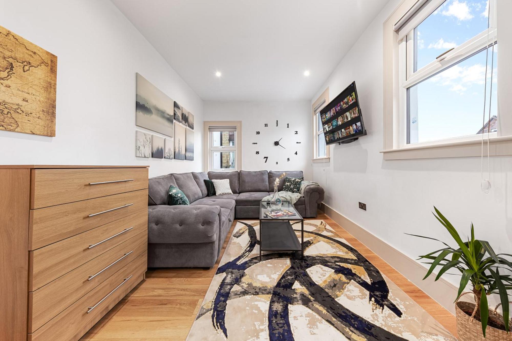Modern Spacious 1 Bed Flat Near Richmond Park * London