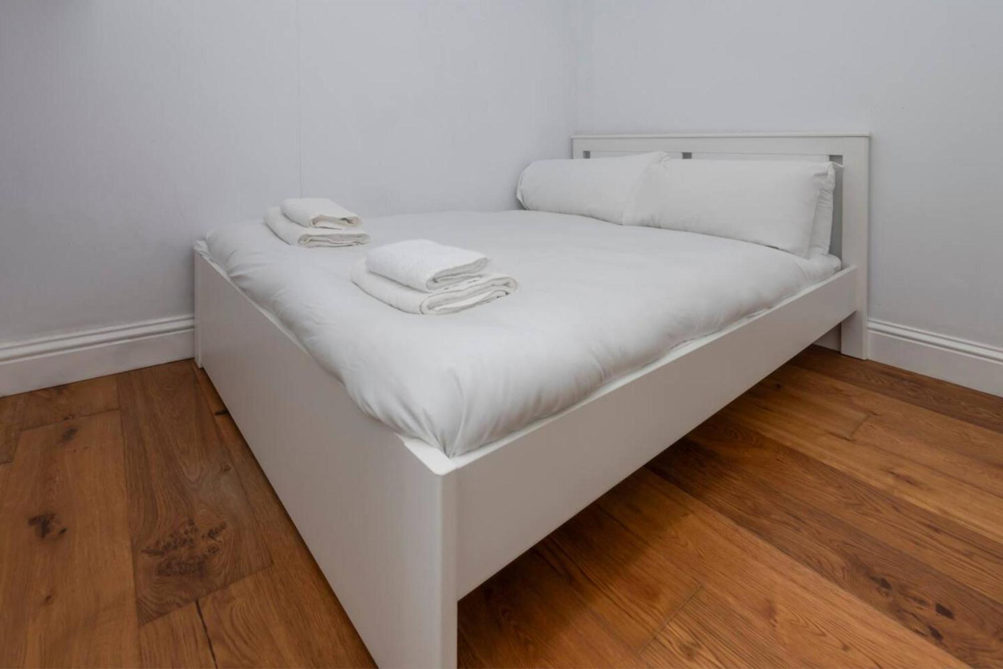 Ground Floor - Private Garden * Londra