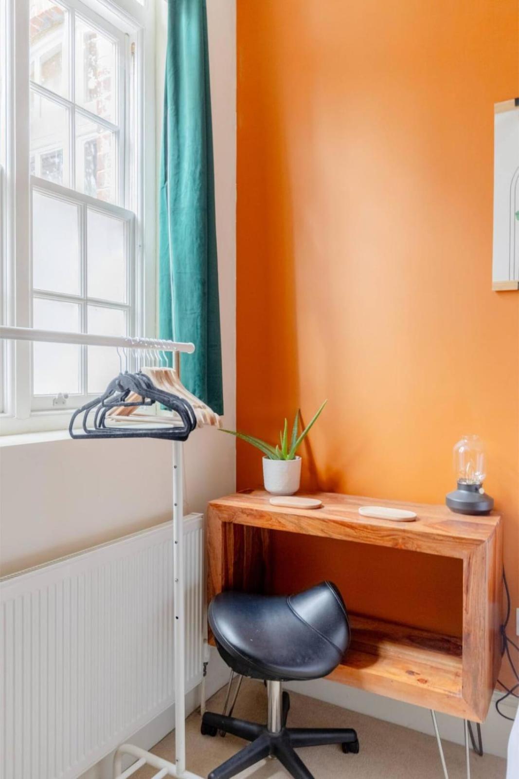 Apartment Stylish Bohemian 2bd Flat Mile End Park! London