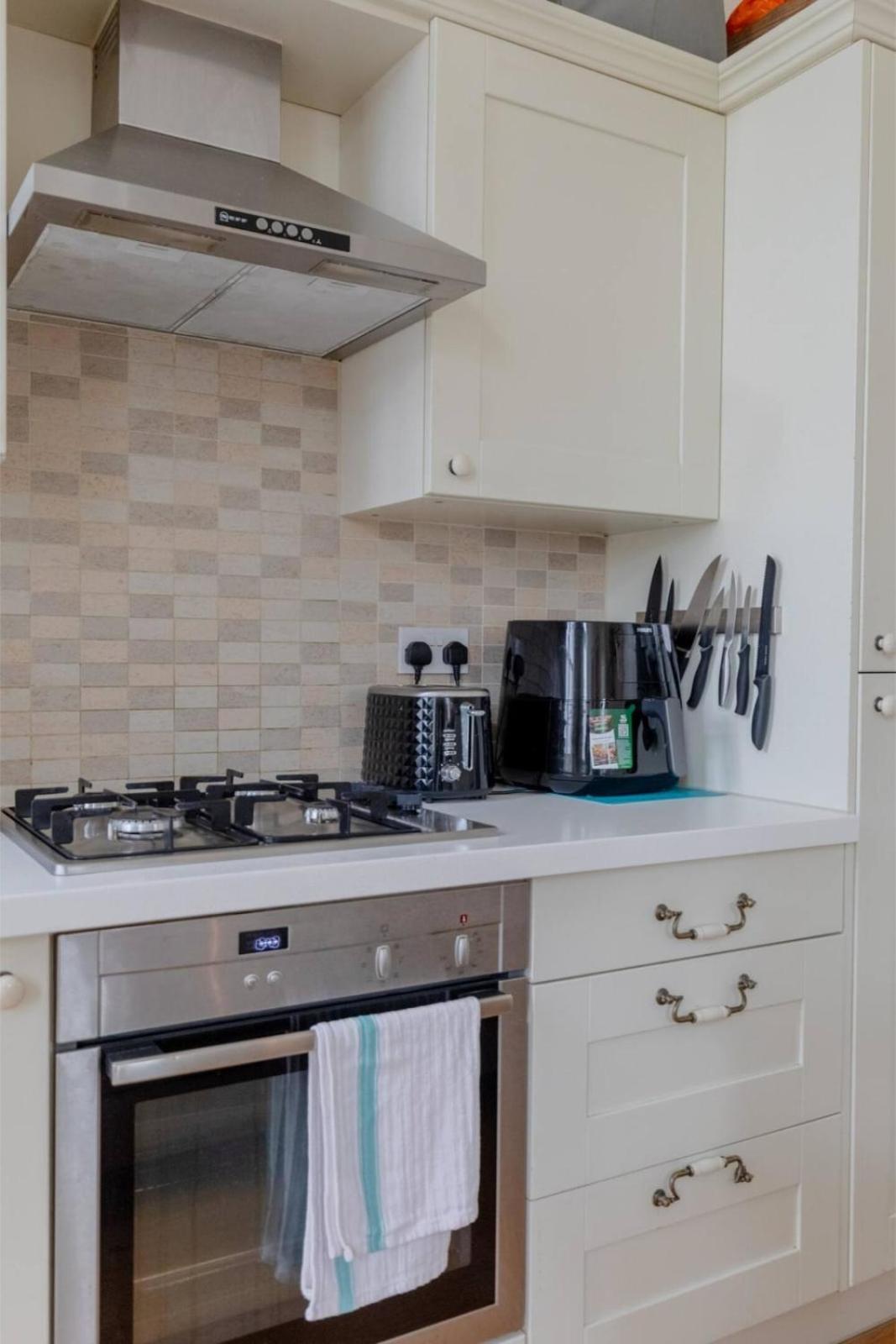 Stylish Bohemian 2bd Flat Mile End Park! Apartment