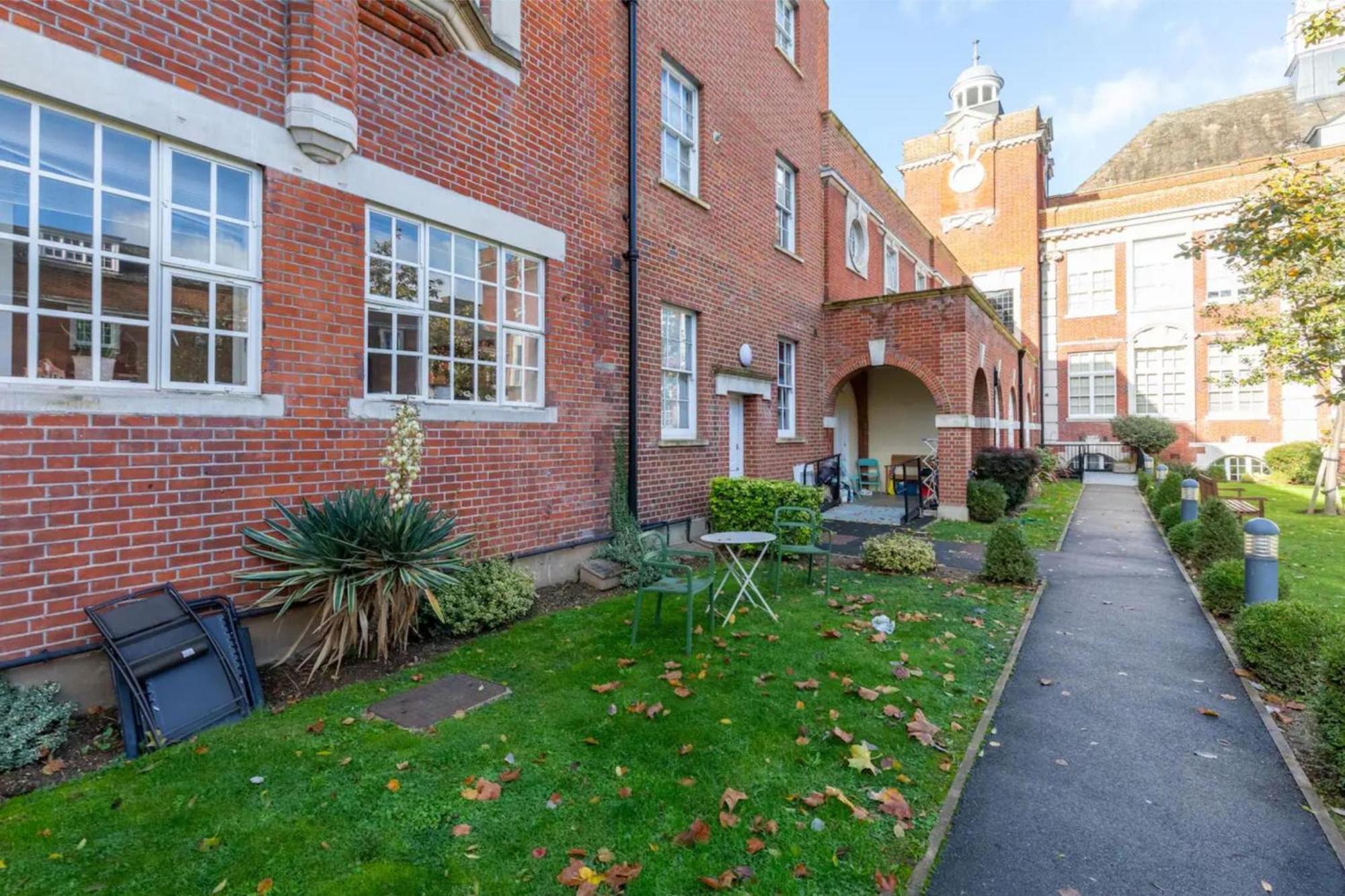 Stylish Bohemian 2bd Flat Mile End Park! Apartment