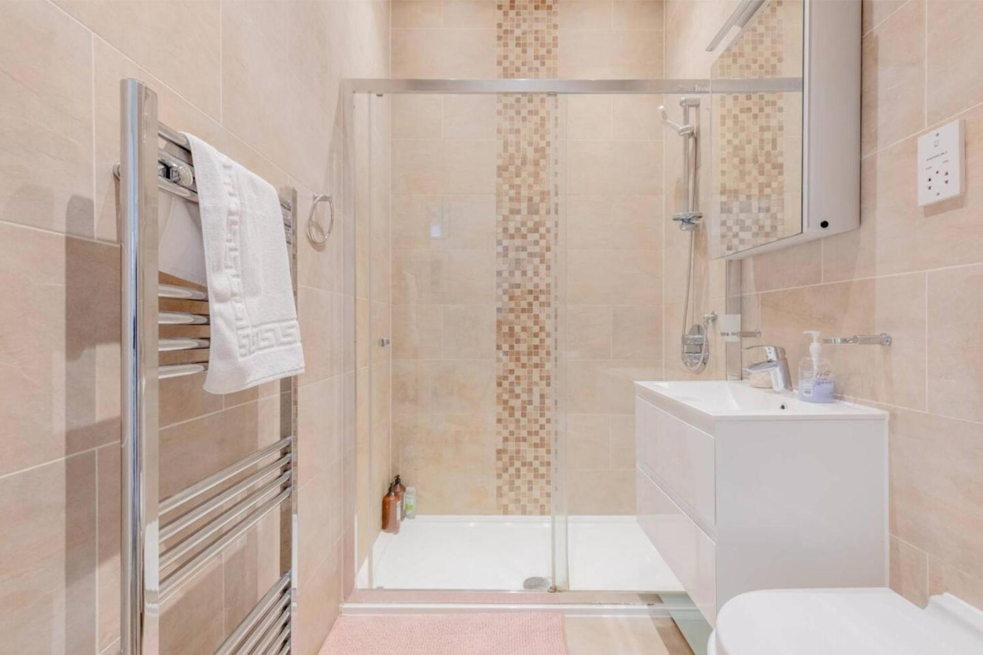 Stylish Bohemian 2bd Flat Mile End Park!