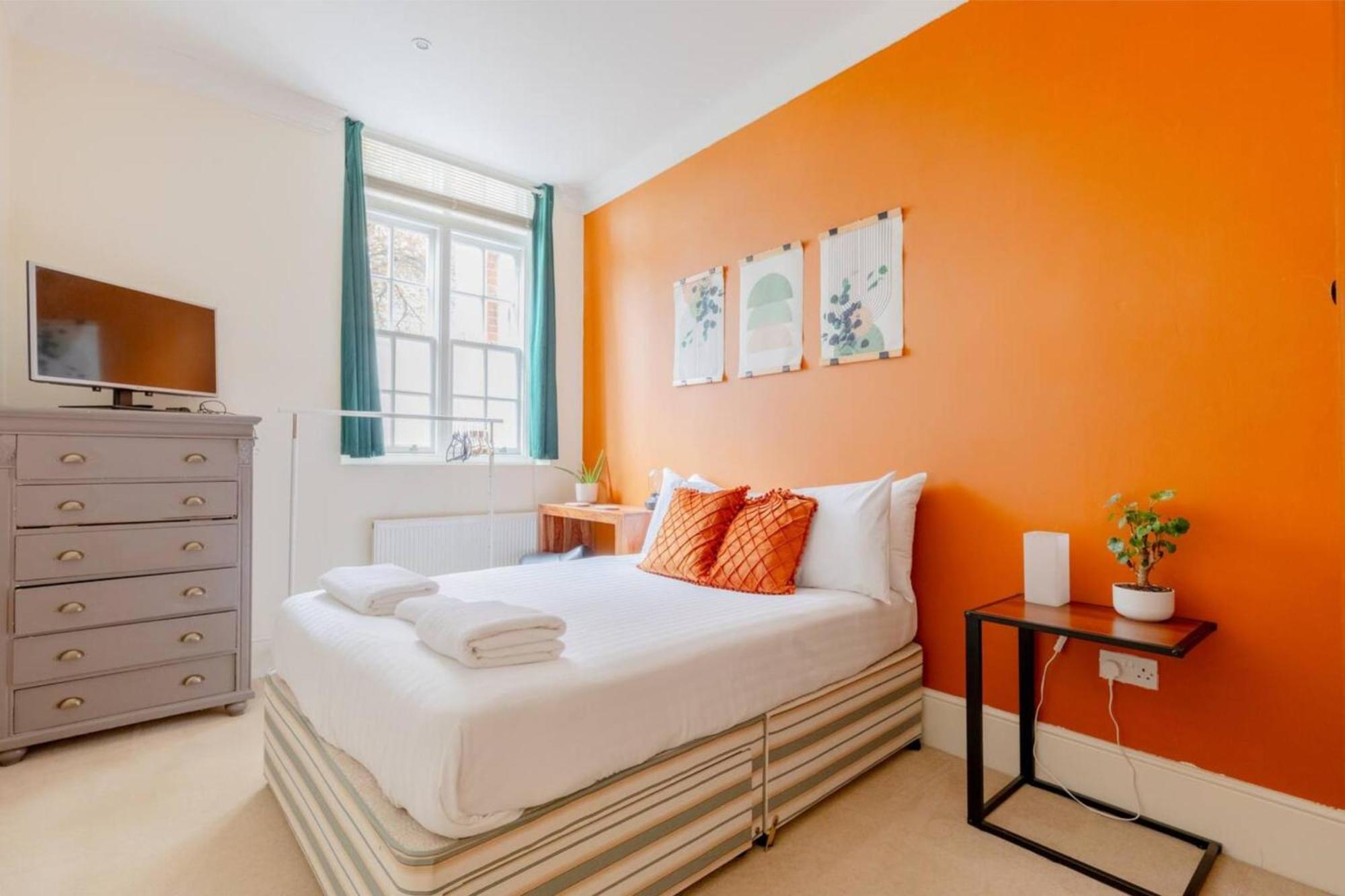 Stylish Bohemian 2bd Flat Mile End Park!