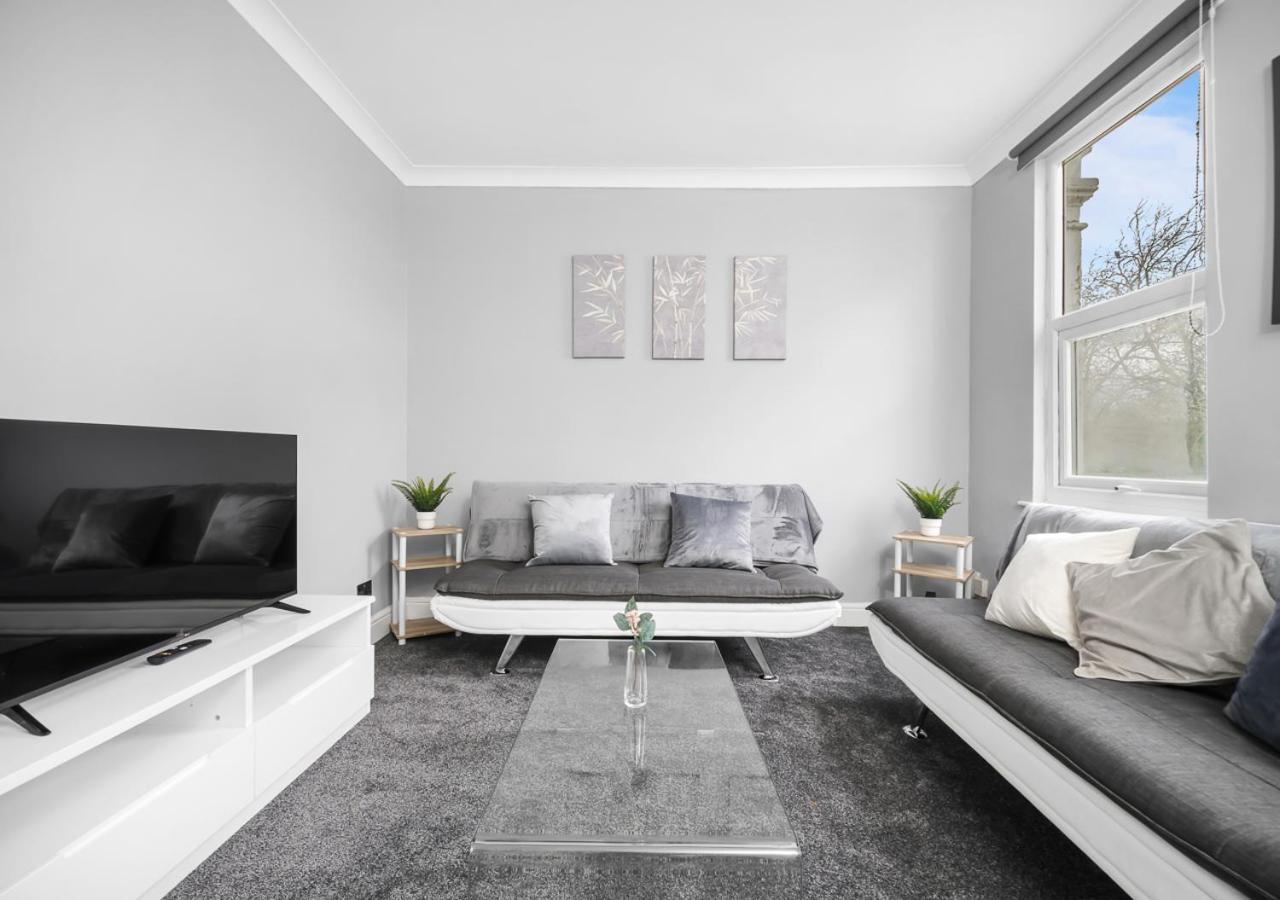 Lägenhet Uksas Two Bed Flat Park Front London