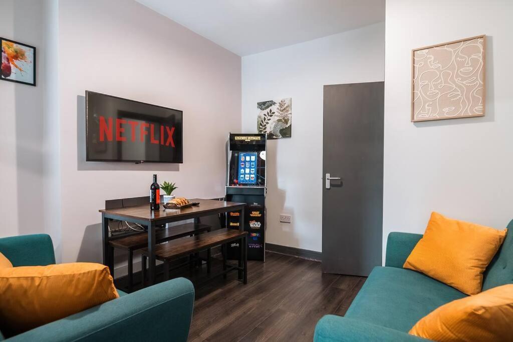 Feriehus Edmonton - 4 Bedrooms, Sleeps 8, 3 Bathroom Contractor Base London