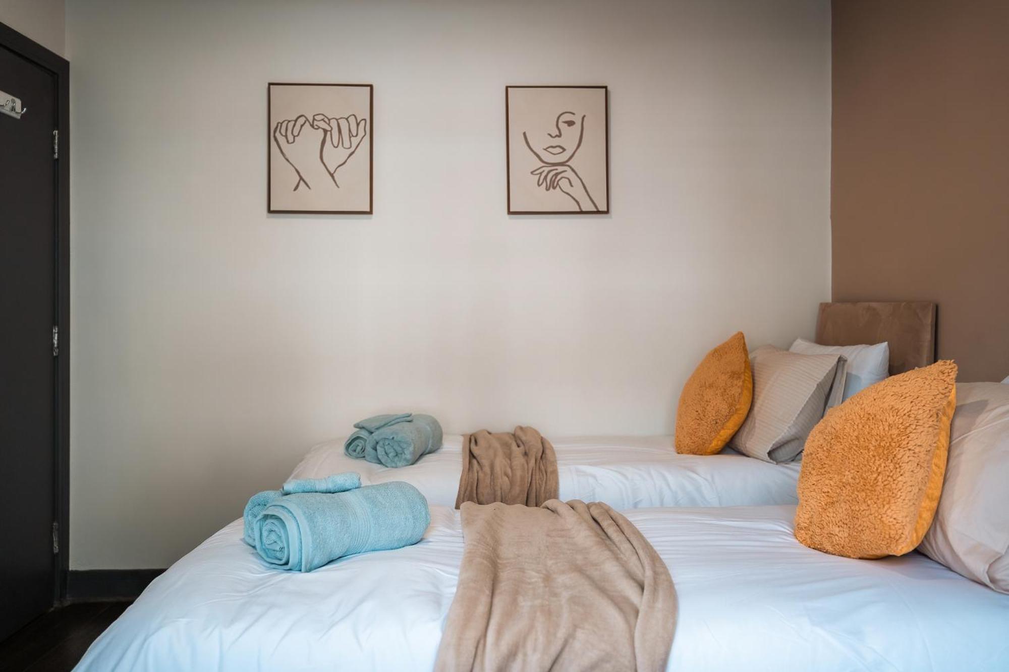 Feriehus Edmonton - 4 Bedrooms, Sleeps 8, 3 Bathroom Contractor Base London