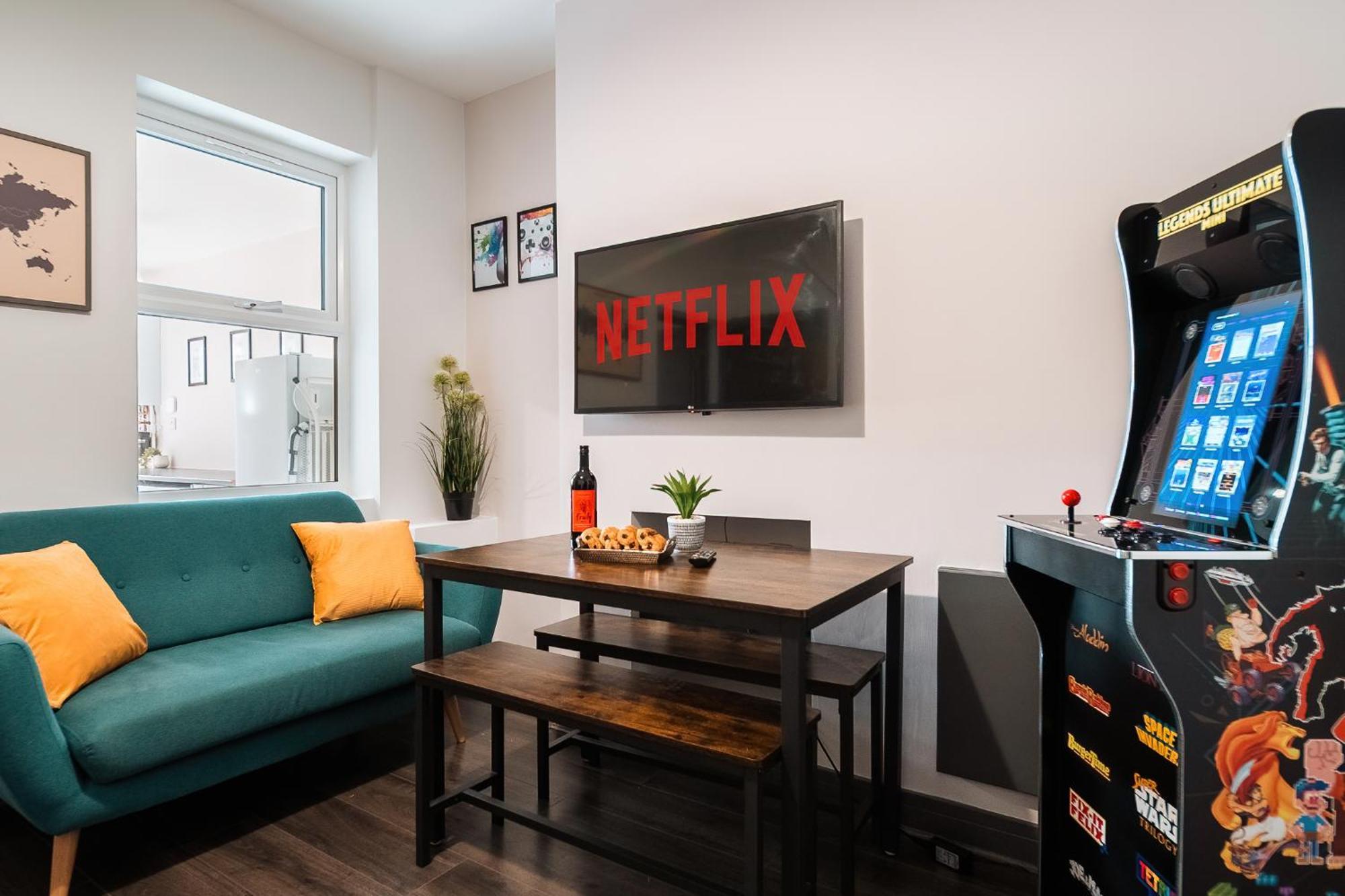 Feriehus Edmonton - 4 Bedrooms, Sleeps 8, 3 Bathroom Contractor Base