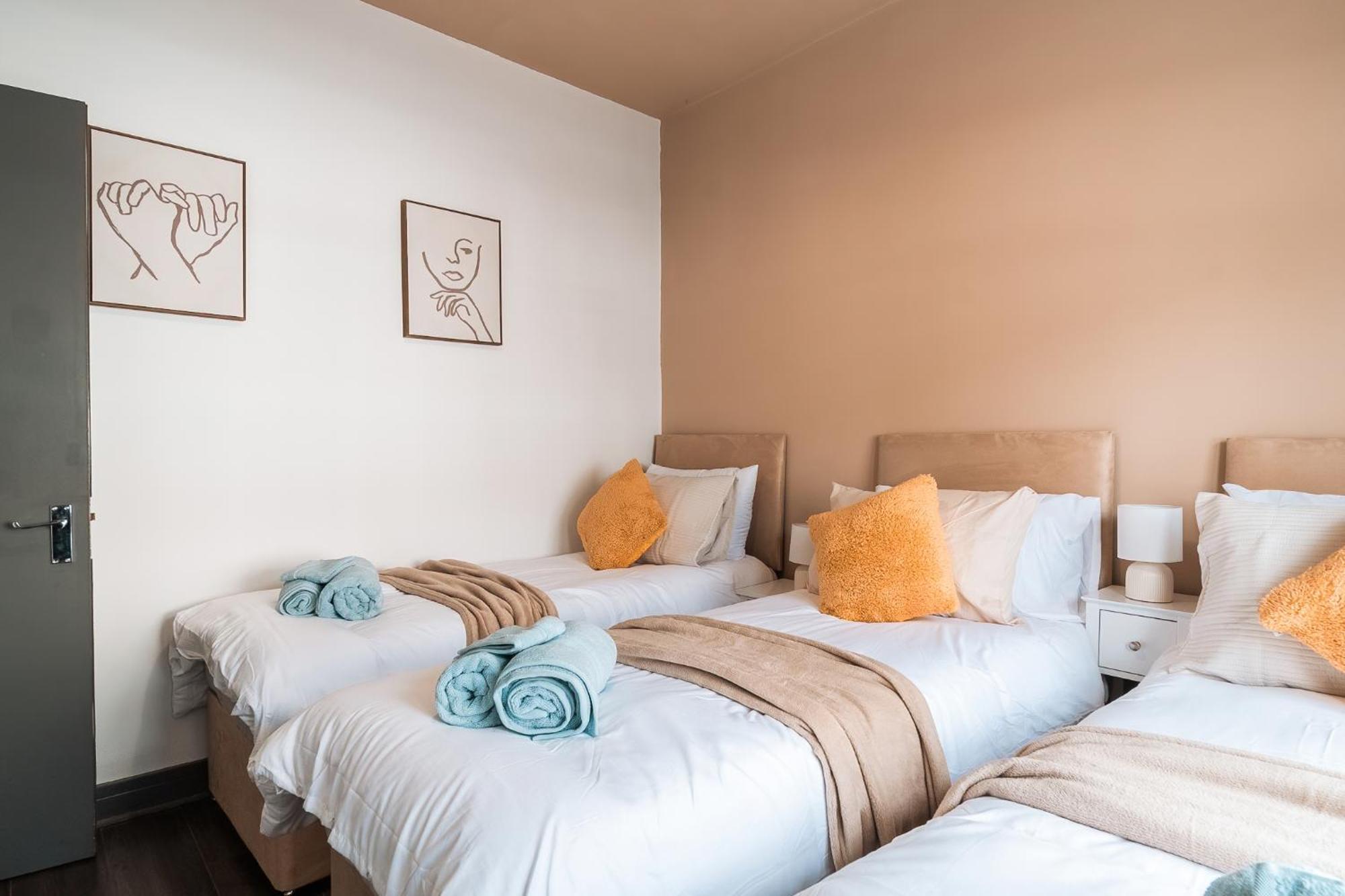 Feriehus Edmonton - 4 Bedrooms, Sleeps 8, 3 Bathroom Contractor Base *