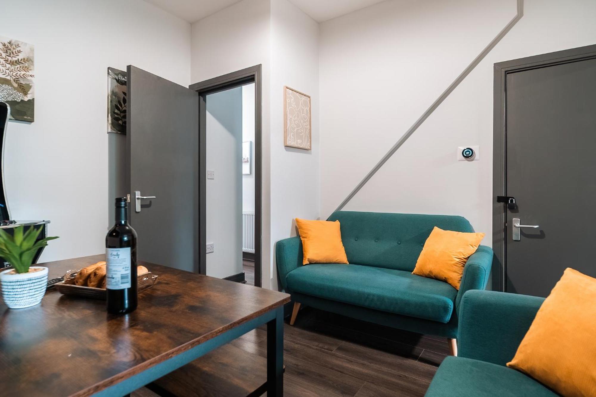 Feriehus Edmonton - 4 Bedrooms, Sleeps 8, 3 Bathroom Contractor Base *