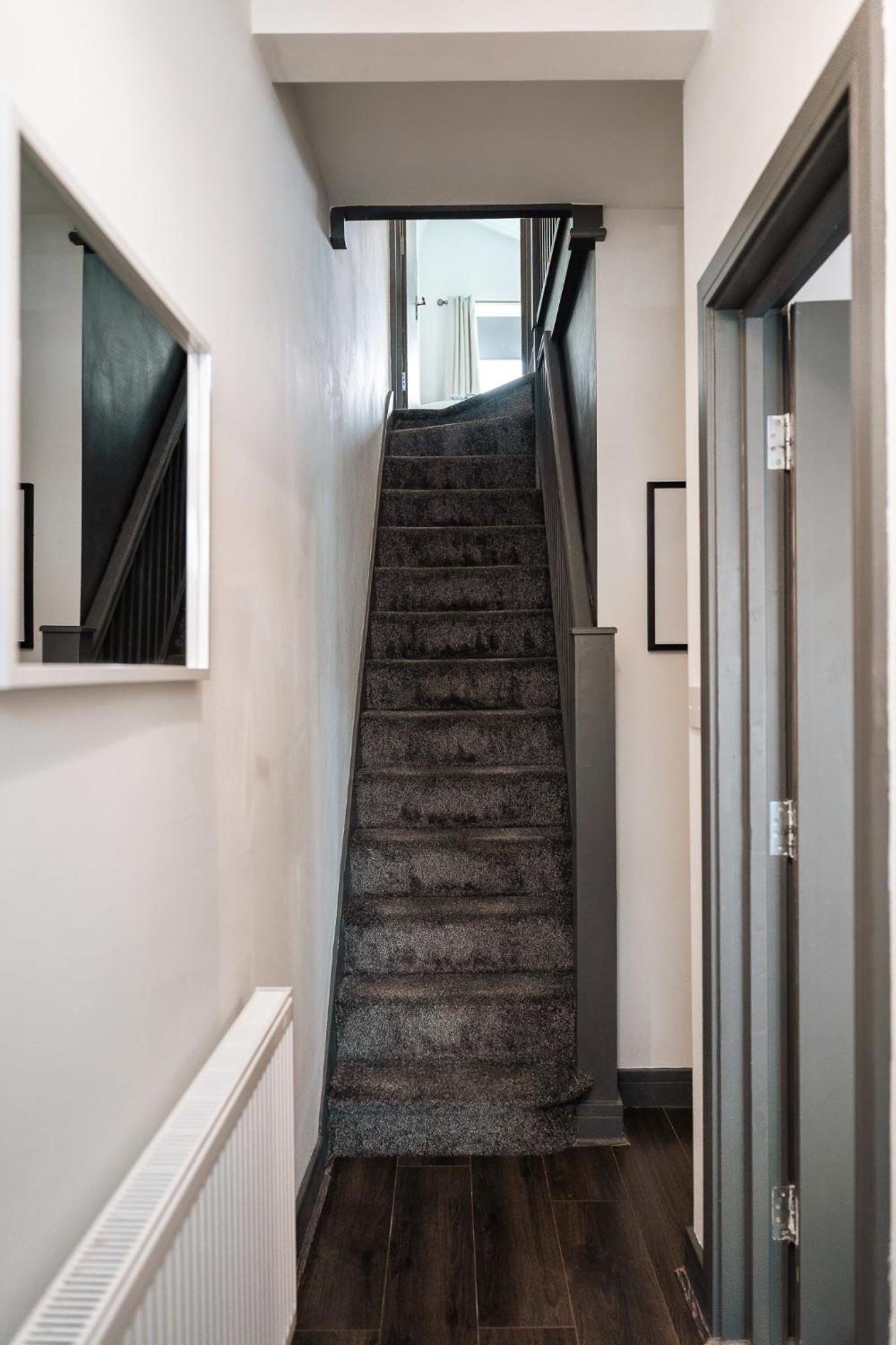 Feriehus Edmonton - 4 Bedrooms, Sleeps 8, 3 Bathroom Contractor Base *