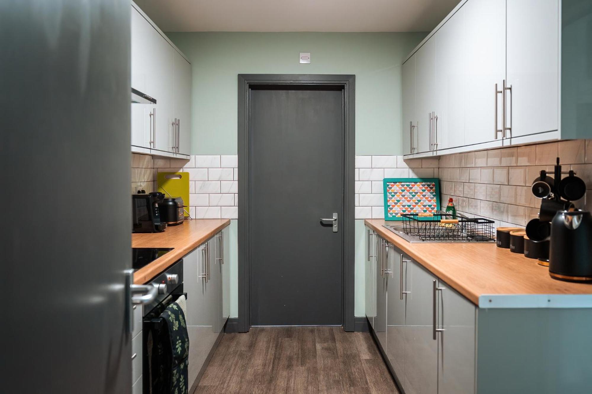 Feriehus Edmonton - 4 Bedrooms, Sleeps 8, 3 Bathroom Contractor Base *