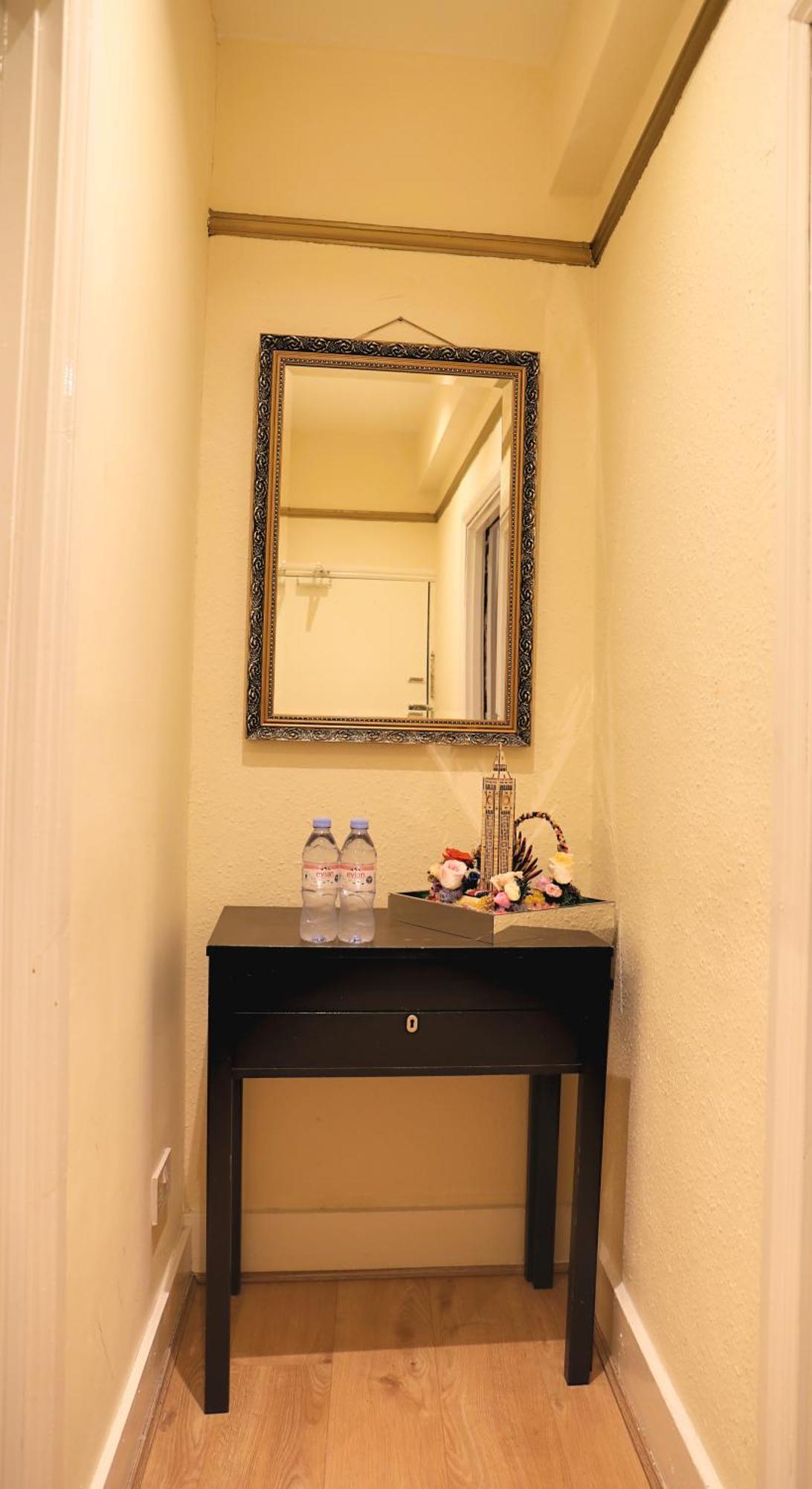 Central Chinatown 1 Bedroom 1 Bathroom Flat London
