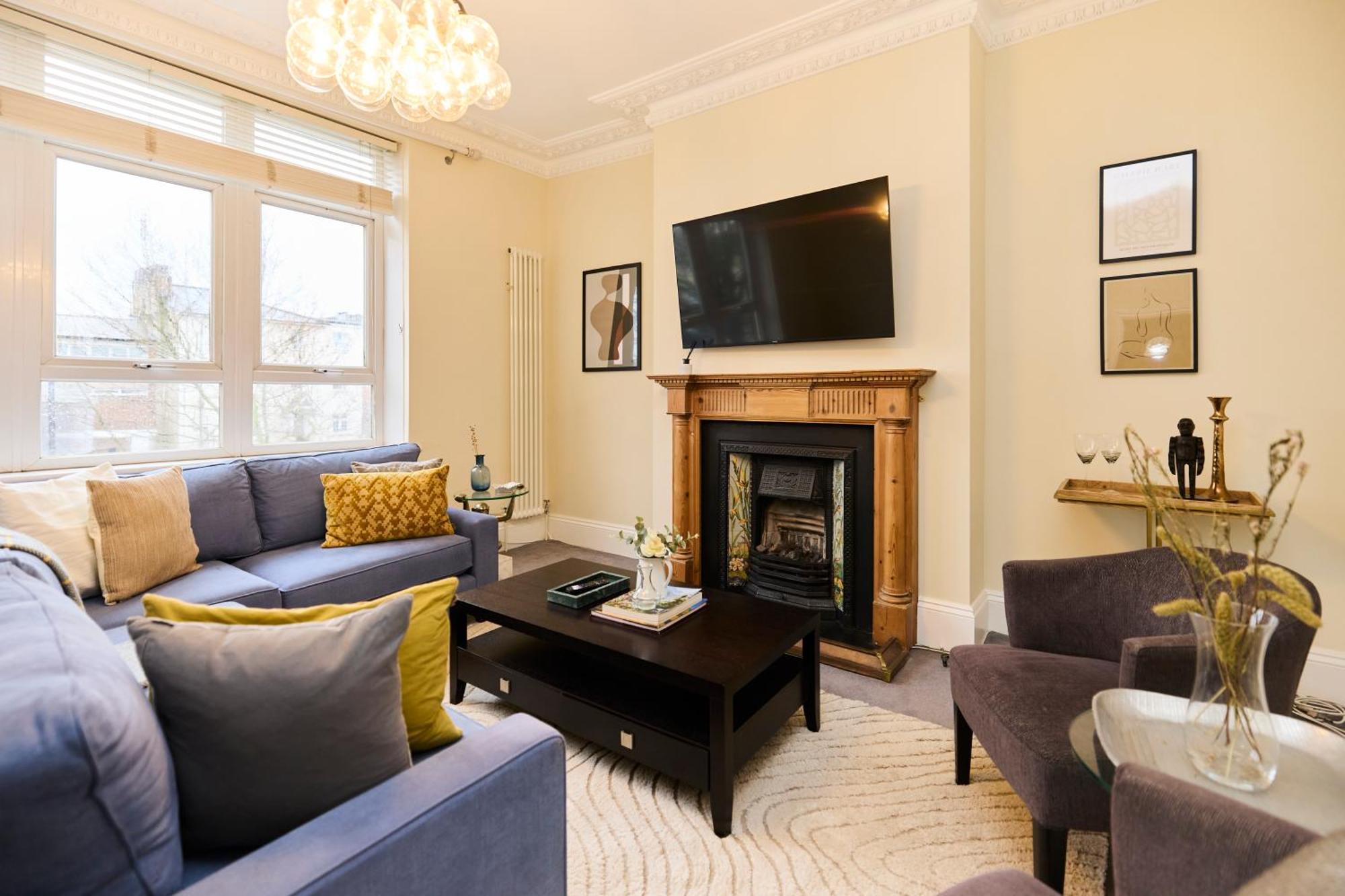 The Peckham Hideaway - Bright 3bdr Flat Apartment *