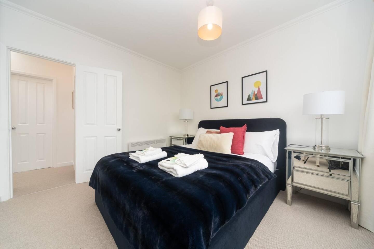 Apartment Pass The Keys Elegant Spacious Flat With Large Patio - Short Walk To Trains London