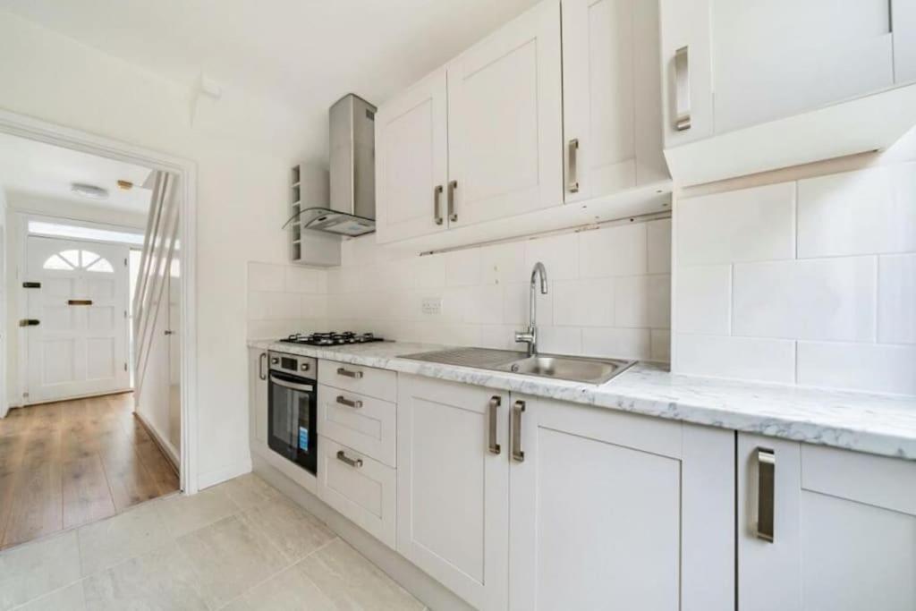 A Luxurious 3 Bed-terrance House Feriehus London