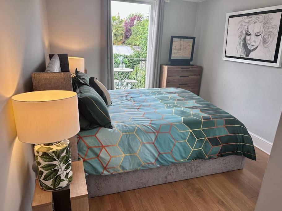 With Balcony Overlooking A Garden Homestay