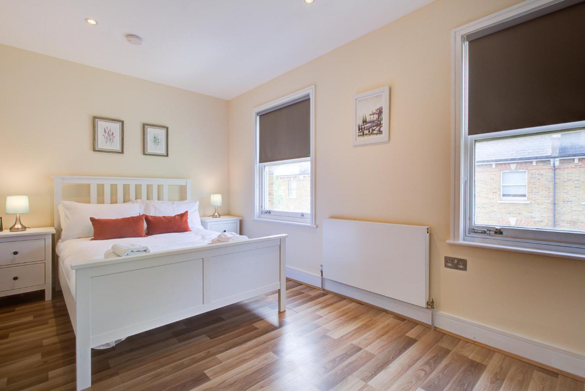 Stunning 4 Bedroom House Ferienhaus