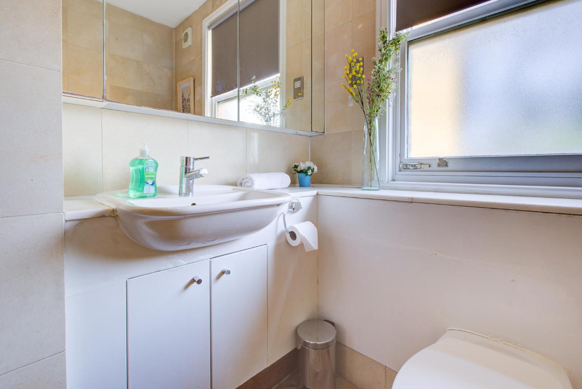 Stunning 4 Bedroom House Ferienhaus London
