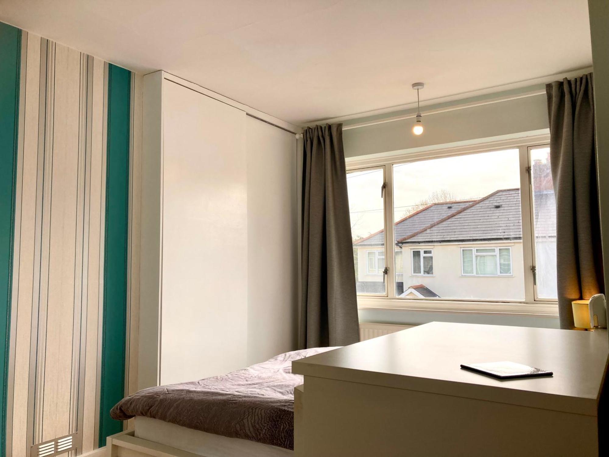 Cosy Modern Family Free Parking Garden Holiday home London