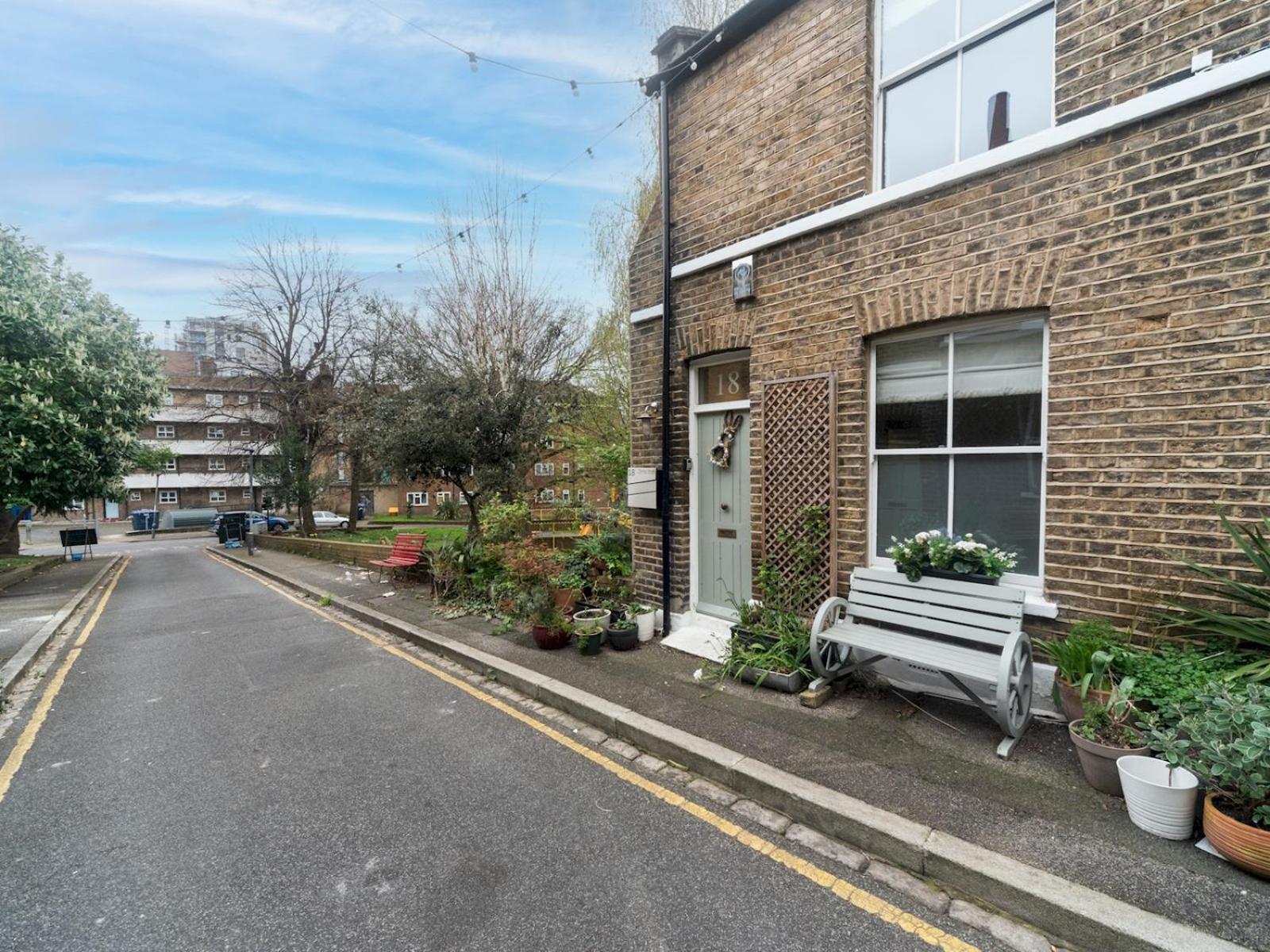 Holiday home Unique House In A Picturesque Greenwich Street Pass The Keys London