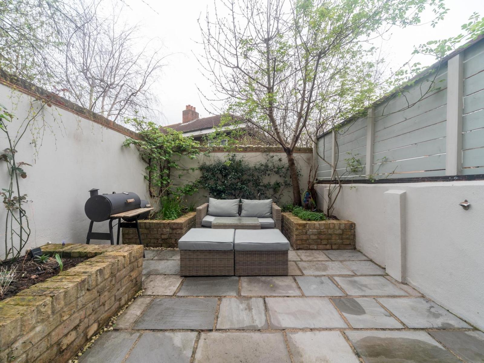 Unique House In A Picturesque Greenwich Street Pass The Keys