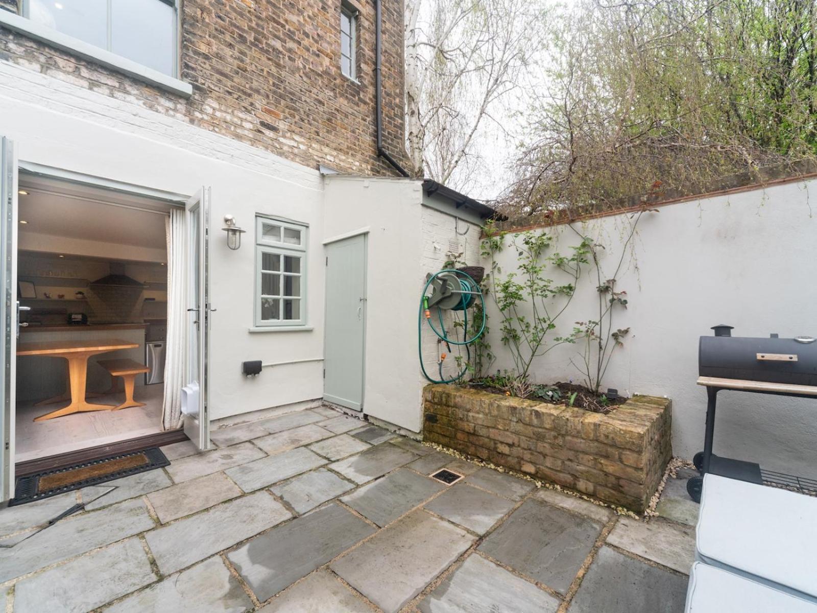 Unique House In A Picturesque Greenwich Street Pass The Keys