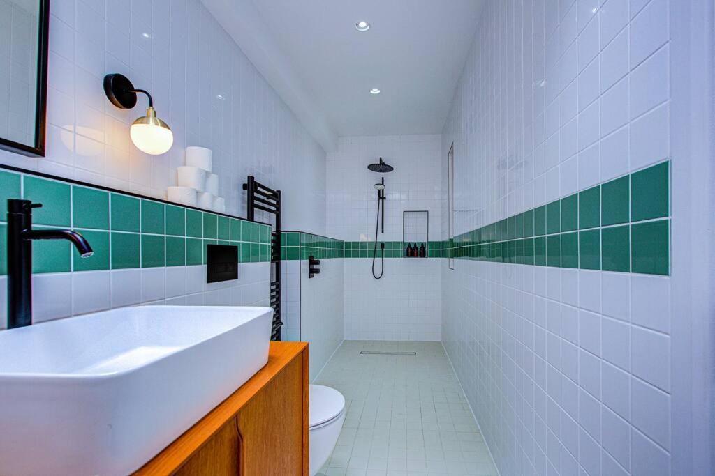 Bright And Airy 1br Unit Near Queen's Park Apartment *
