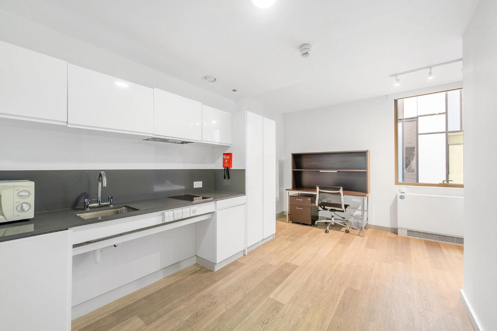 Studios, And Private Bedrooms With Shared Kitchen At Chapter Kings Cross In Appartement Londen