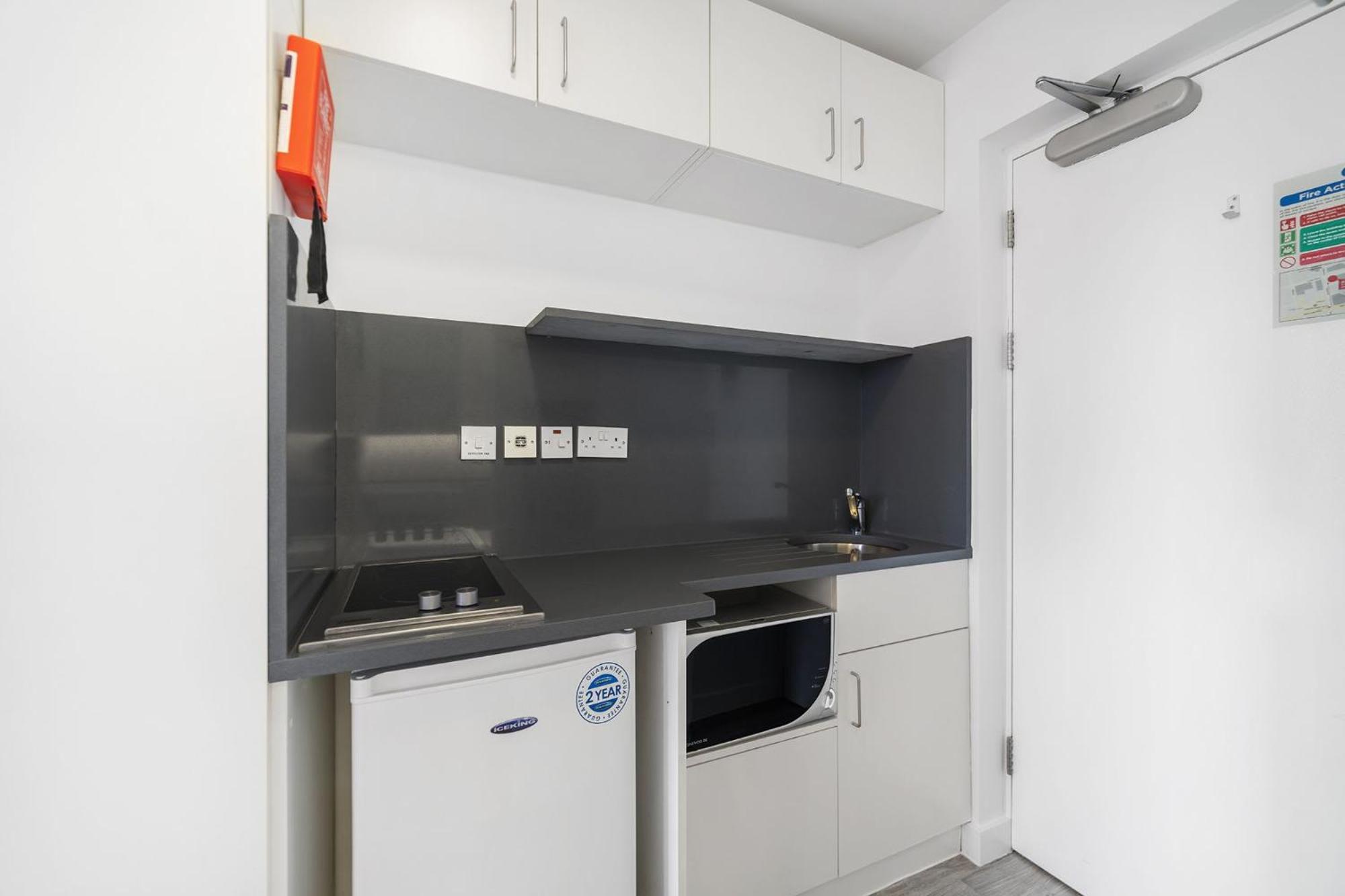 Studios, And Private Bedrooms With Shared Kitchen At Chapter Kings Cross In Londen