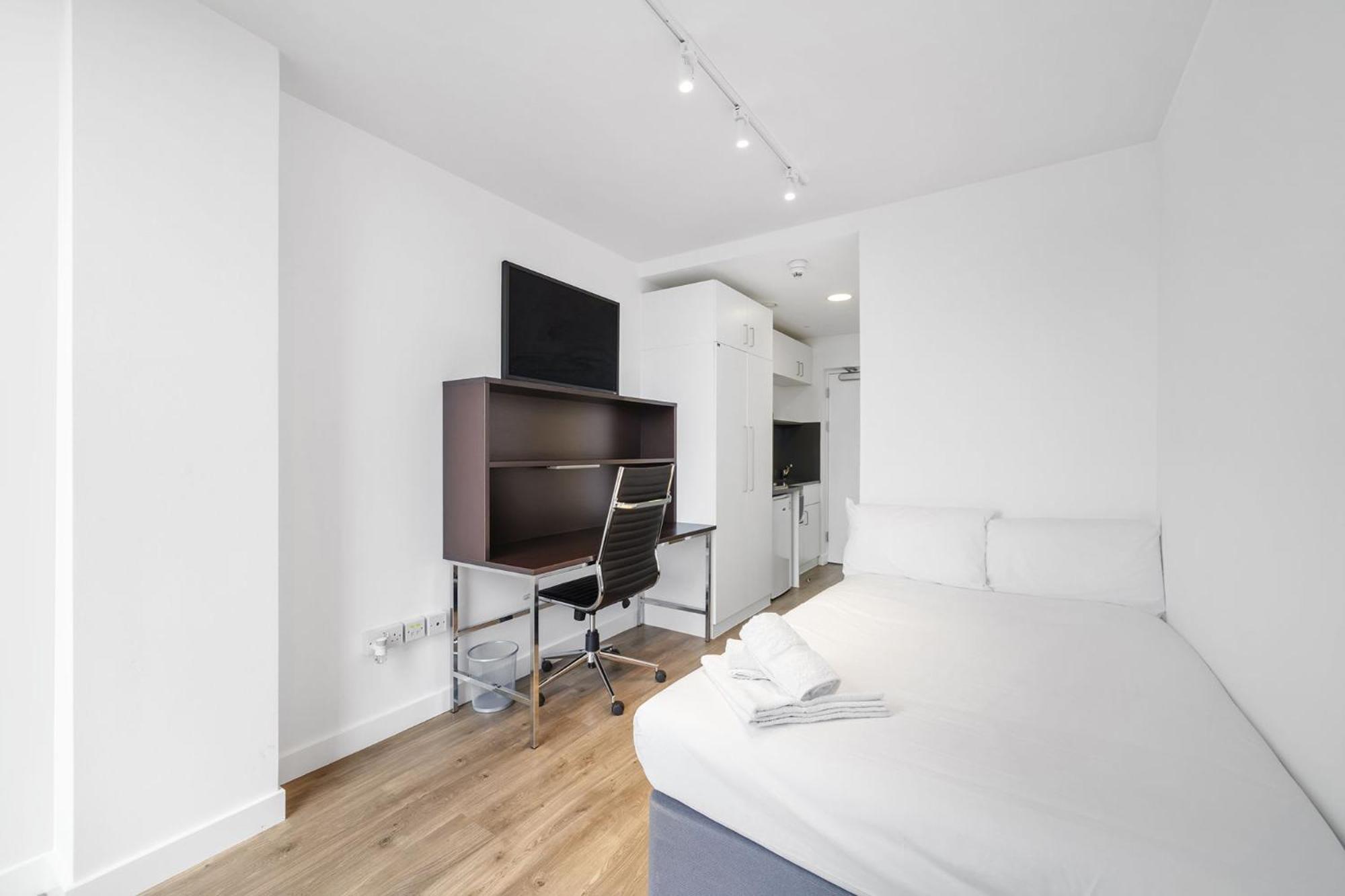 Studios, And Private Bedrooms With Shared Kitchen At Chapter Kings Cross In Appartement Londen