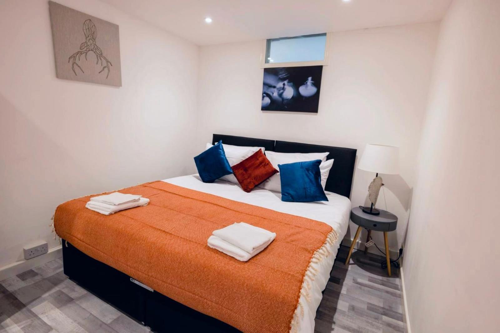 Lejlighed 3 Bedroomflat-free Parking-wifi-parking-8people London