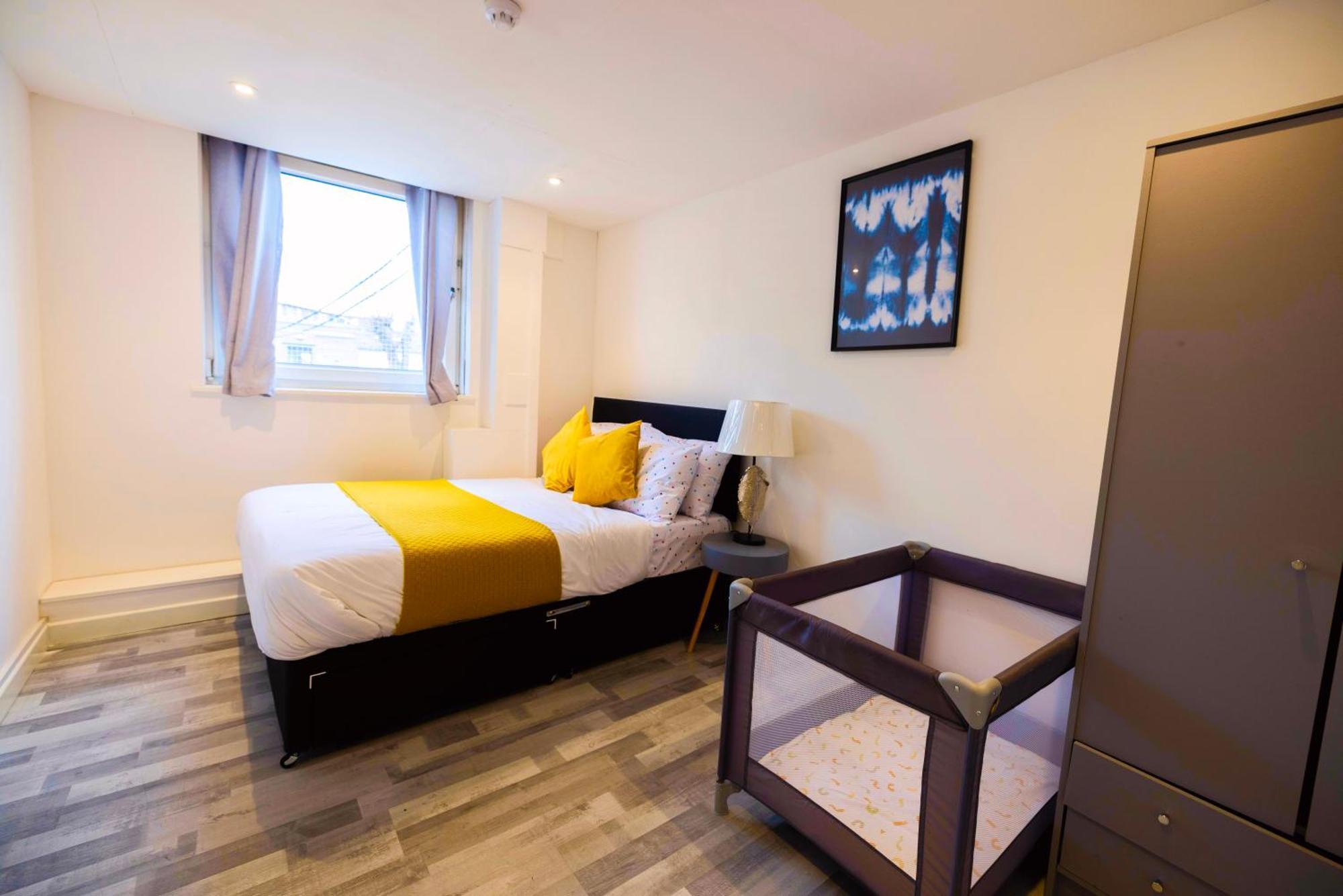 3 Bedroomflat-free Parking-wifi-parking-8people Lejlighed
