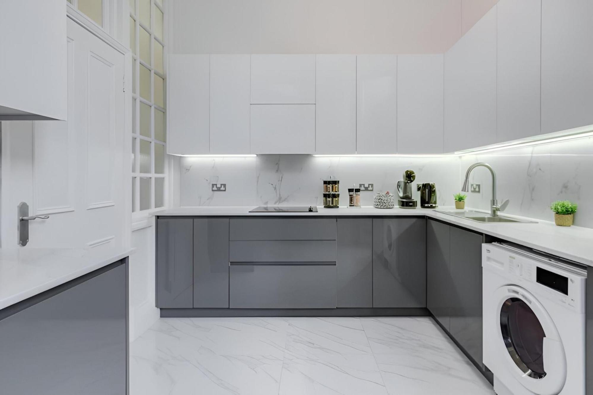 Luxury 3 Bedroom Duplex With Pool Table - 4hs Appartement Londen