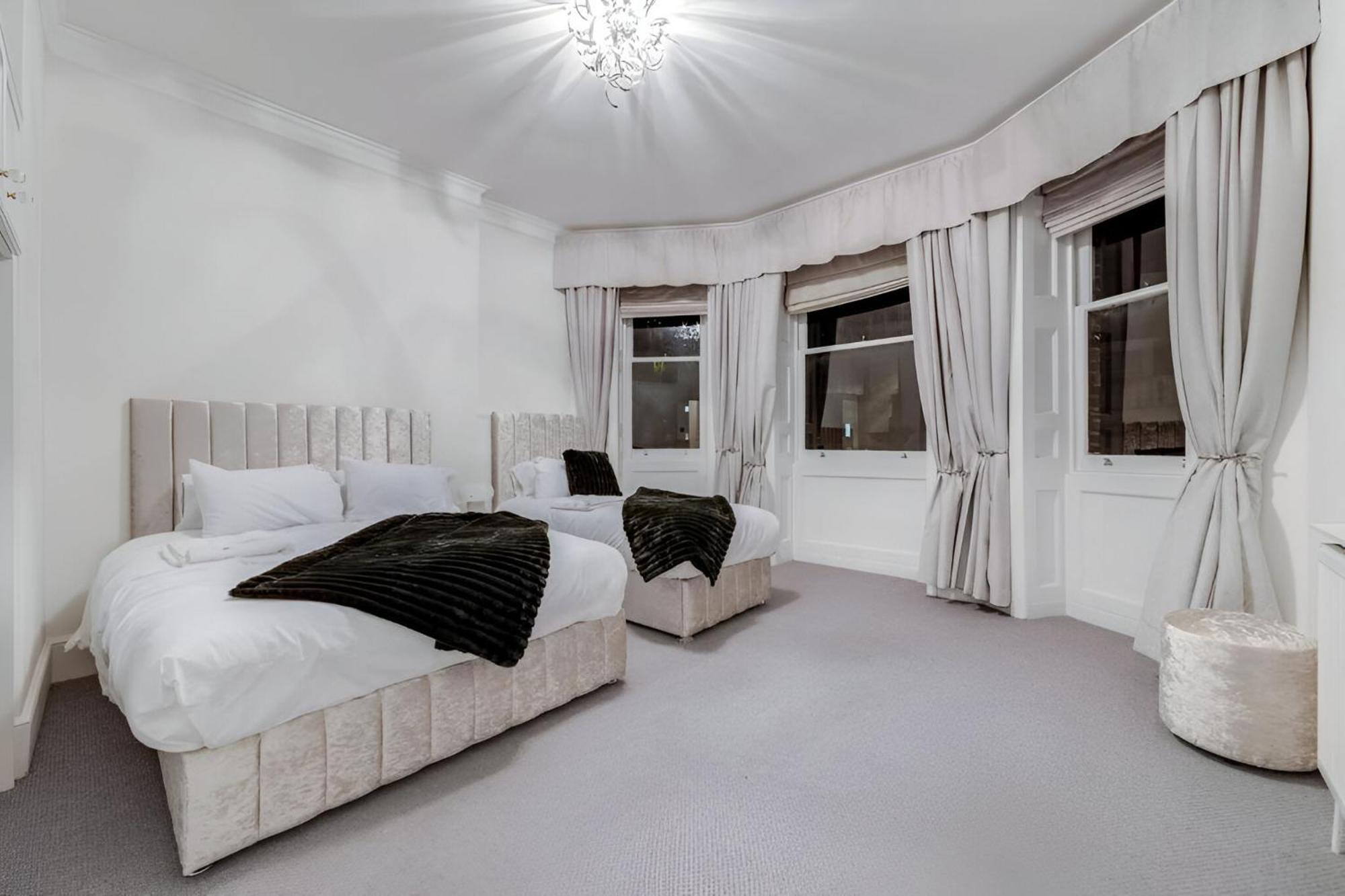 Luxury 3 Bedroom Duplex With Pool Table - 4hs Appartement *