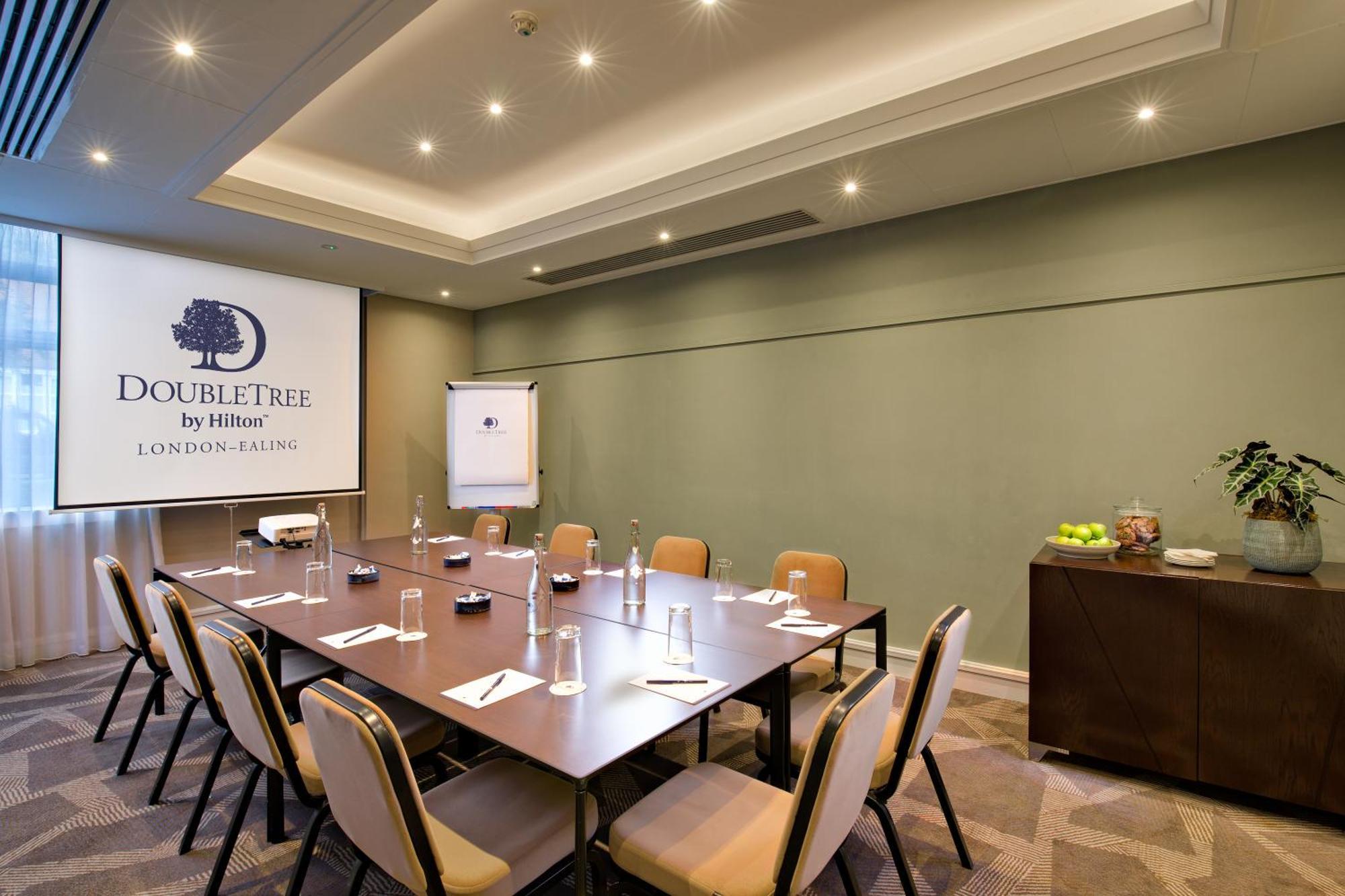 Hotel Doubletree By Hilton Ealing 4*