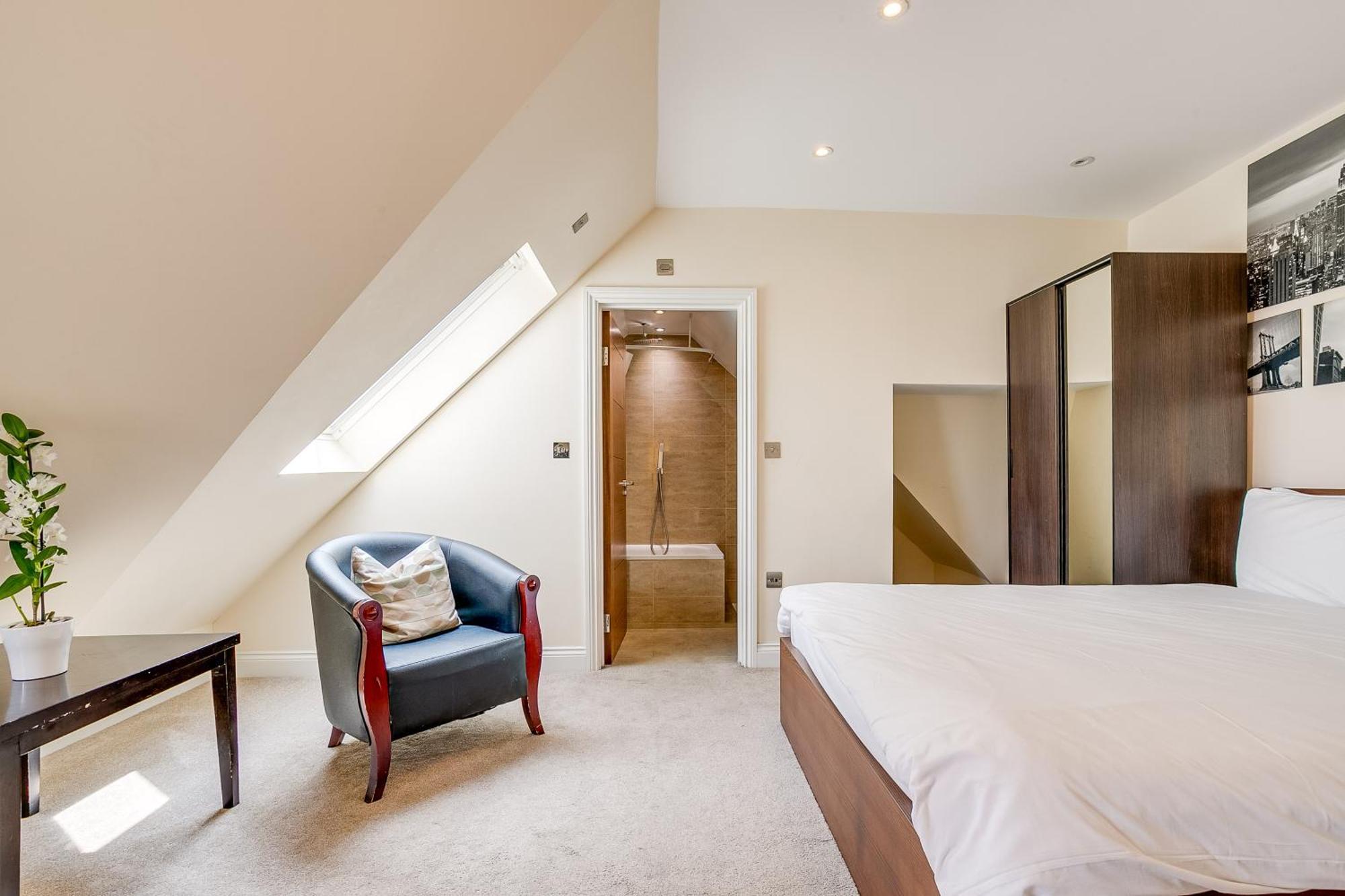 Star 3* London