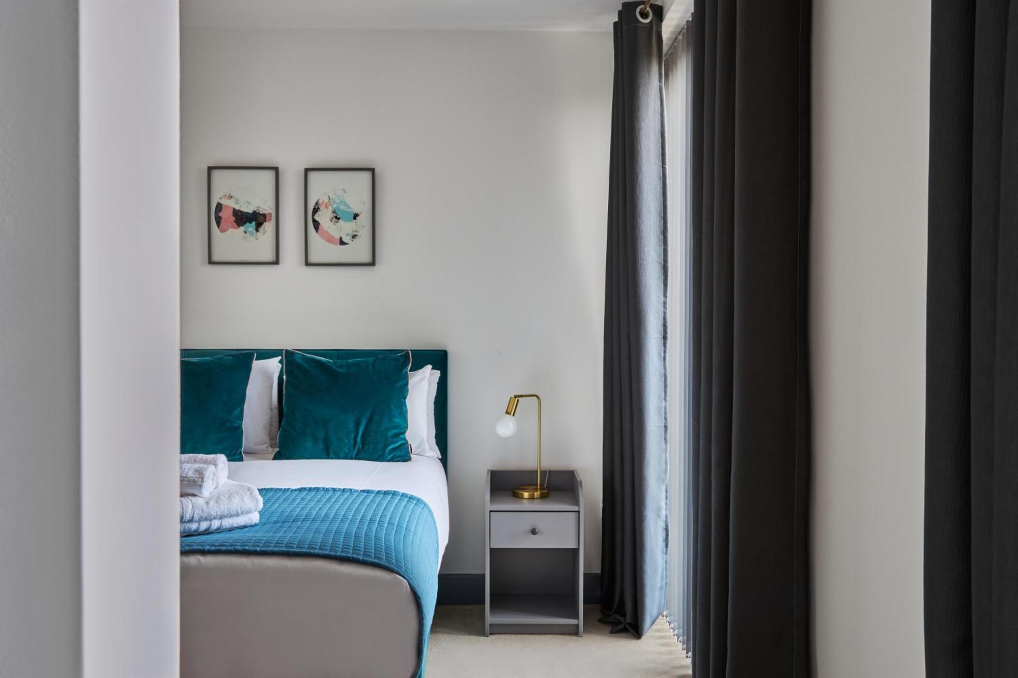 Canning Town By Viridian * Londra