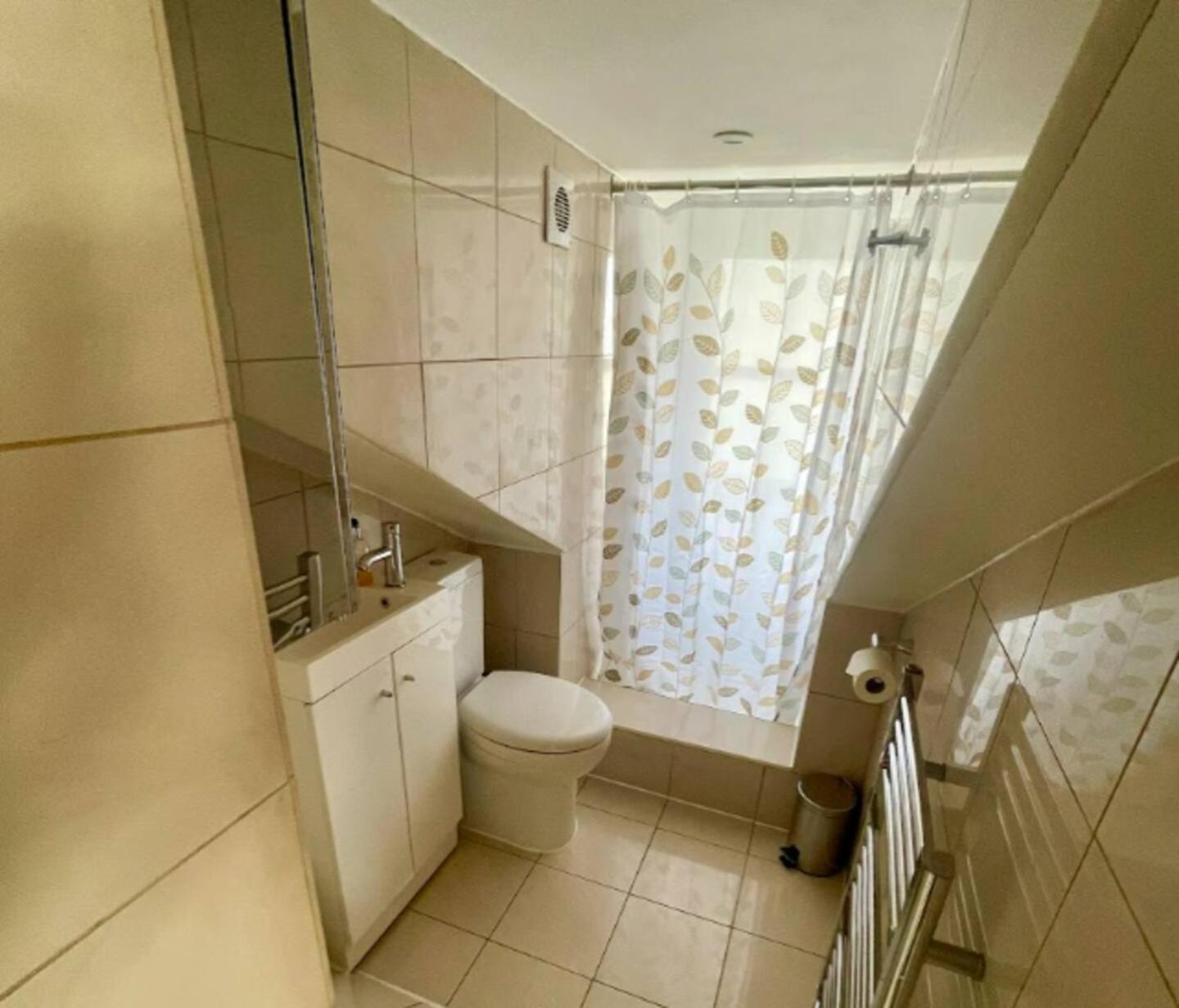 Holiday home Bright Quiet Loft Ensuite Serene Clapham Area