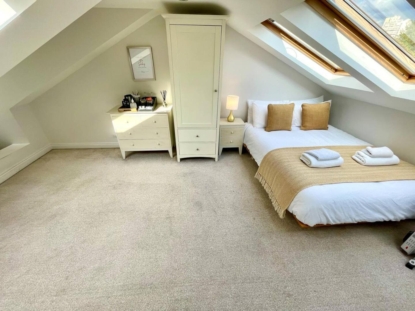Holiday home Bright Quiet Loft Ensuite Serene Clapham Area *