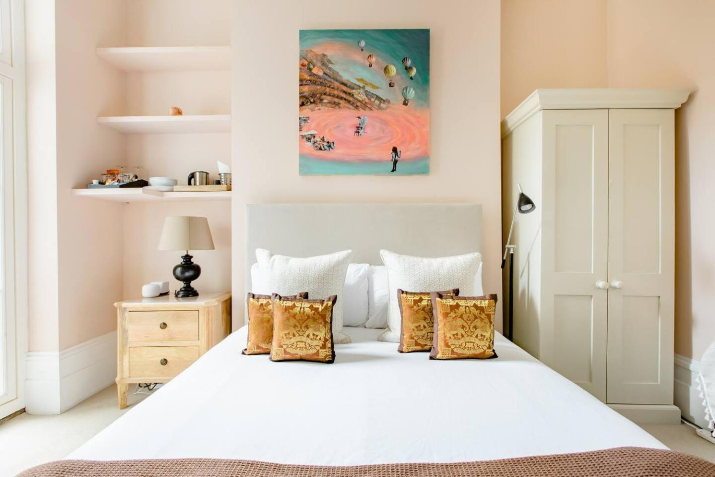 Semesterbostad Luxury King-bed Ensuite With Quiet Private Patio *