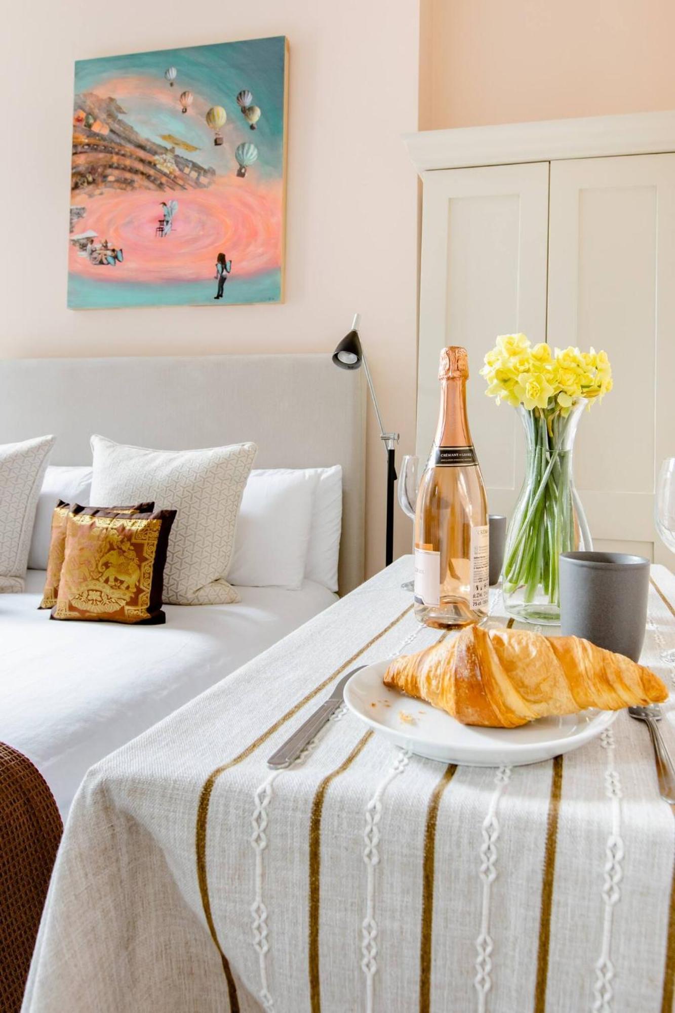 Semesterbostad Luxury King-bed Ensuite With Quiet Private Patio *