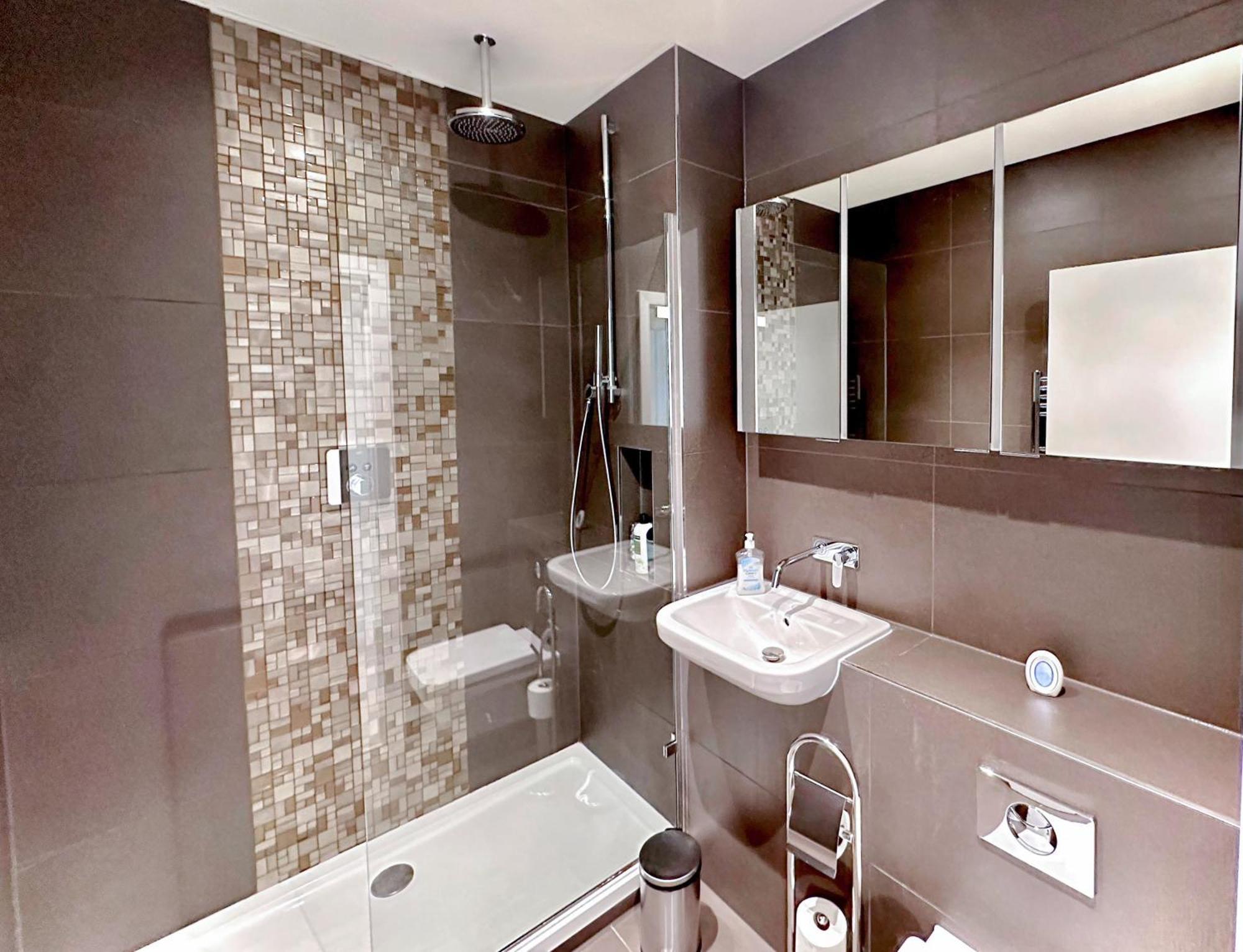 Lejlighed 3 Bedroom Penthouse With Private Terrace, Battersea, Nine Elms
