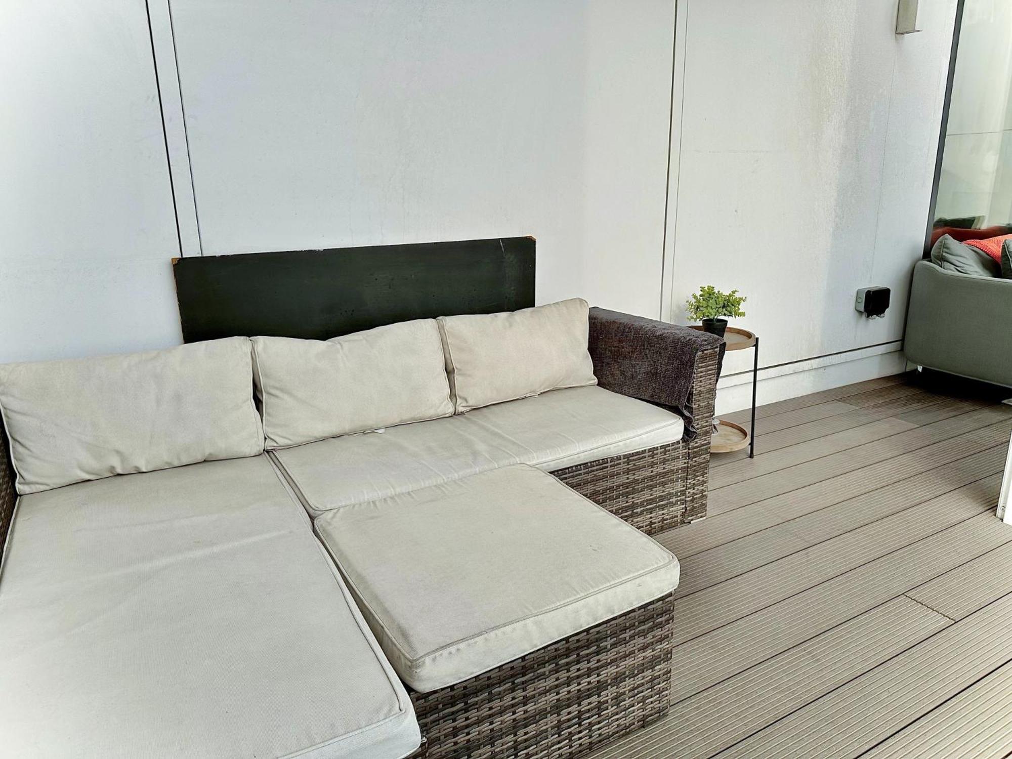 Lejlighed 3 Bedroom Penthouse With Private Terrace, Battersea, Nine Elms *