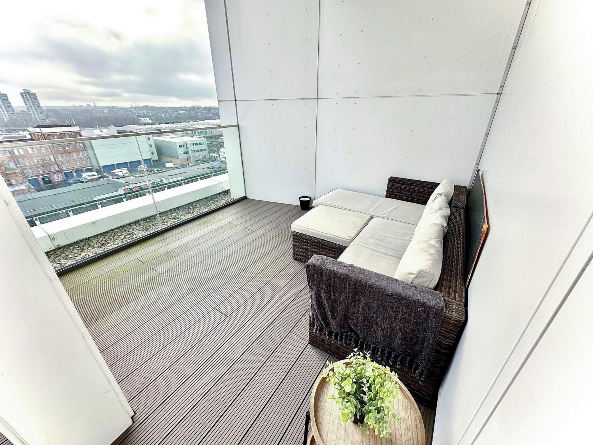 Lejlighed 3 Bedroom Penthouse With Private Terrace, Battersea, Nine Elms