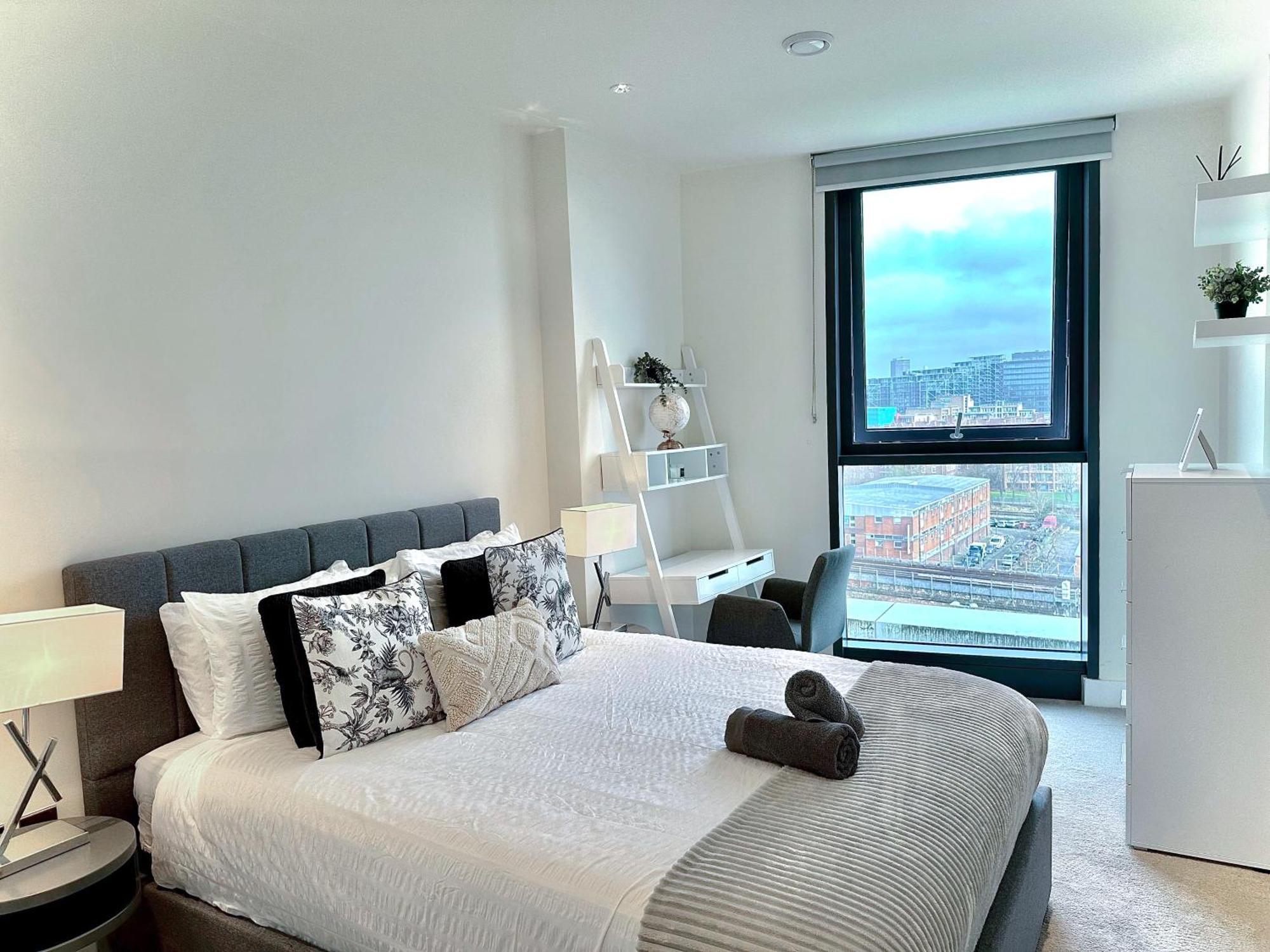 Lejlighed 3 Bedroom Penthouse With Private Terrace, Battersea, Nine Elms *