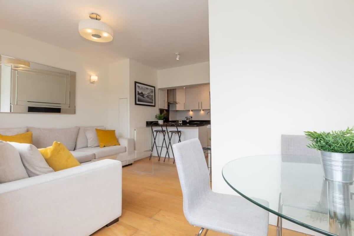 Bright & Spacious Floor In Chelsea Appartamento